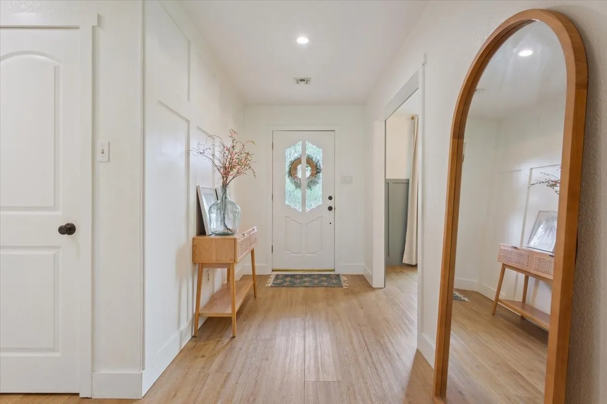 Single Family Residence For Sale in Mc Lennan County , 10025 Forest View Drive, Woodway, Texas 76712, 4 Bedroom, 3 Bathroom, 2 Garage spaces, 2,672 Sqft, built in 1983, mls#21274055, Real Estate Agent in Woodway, Homes For Sale in Mc Lennan county, Homes For Sale in Woodway, Realtor in Woodway Texas, Real Estate Brokerage Independent Realty Texas, Luminita Cordes Realtor
