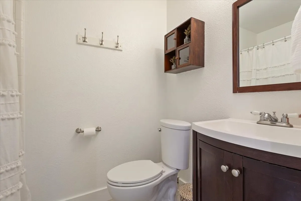 Single Family Residence For Sale in Mc Lennan County , 10025 Forest View Drive, Woodway, Texas 76712, 4 Bedroom, 3 Bathroom, 2 Garage spaces, 2,672 Sqft, built in 1983, mls#21274055, Real Estate Agent in Woodway, Homes For Sale in Mc Lennan county, Homes For Sale in Woodway, Realtor in Woodway Texas, Real Estate Brokerage Independent Realty Texas, Luminita Cordes Realtor