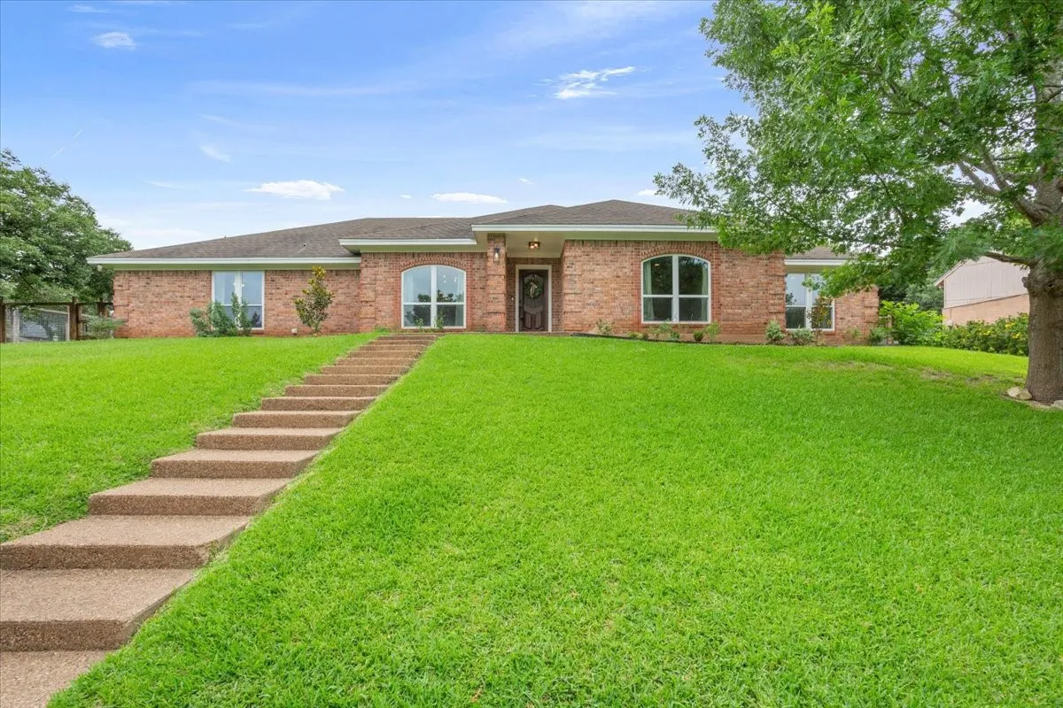 Single Family Residence For Sale in Mc Lennan County , 10025 Forest View Drive, Woodway, Texas 76712, 4 Bedroom, 3 Bathroom, 2 Garage spaces, 2,672 Sqft, built in 1983, mls#21274055, Real Estate Agent in Woodway, Homes For Sale in Mc Lennan county, Homes For Sale in Woodway, Realtor in Woodway Texas, Real Estate Brokerage Independent Realty Texas, Luminita Cordes Realtor