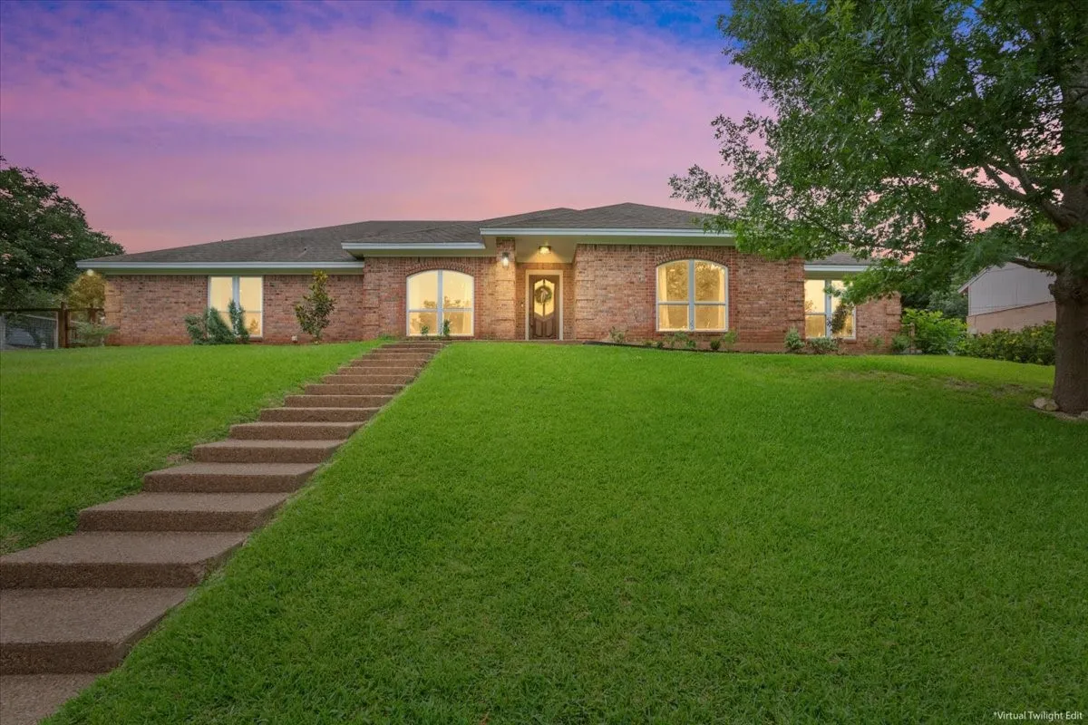 Single Family Residence For Sale in Mc Lennan County , 10025 Forest View Drive, Woodway, Texas 76712, 4 Bedroom, 3 Bathroom, 2 Garage spaces, 2,672 Sqft, built in 1983, mls#21274055, Real Estate Agent in Woodway, Homes For Sale in Mc Lennan county, Homes For Sale in Woodway, Realtor in Woodway Texas, Real Estate Brokerage Independent Realty Texas, Luminita Cordes Realtor