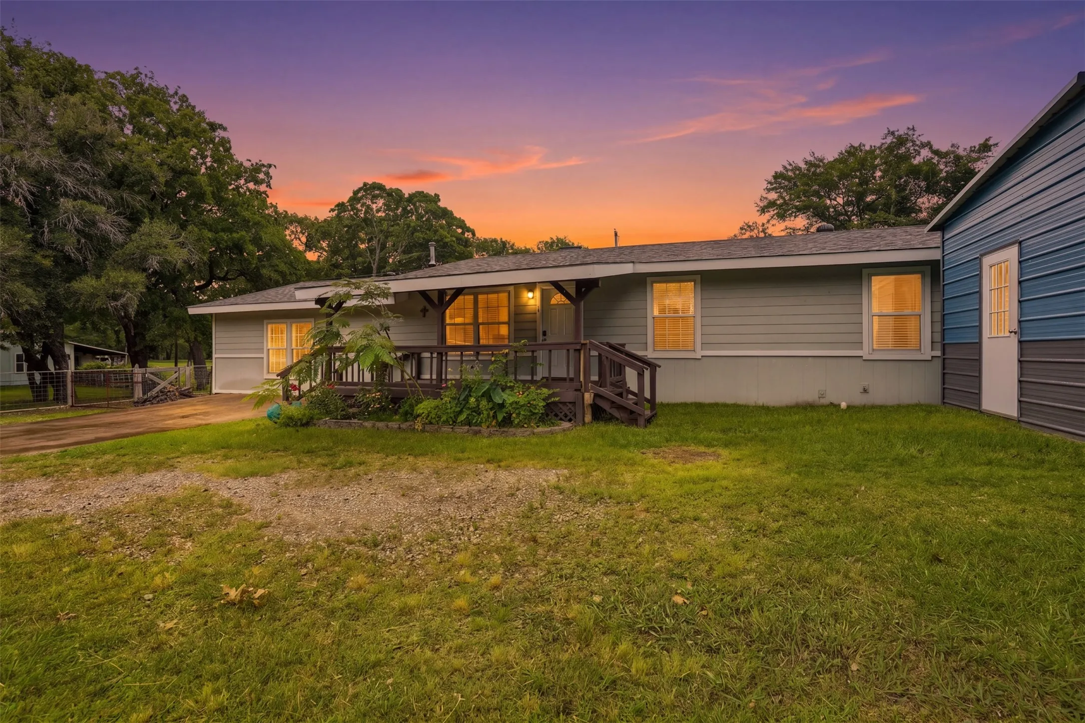 Single Family Residence For Sale in Hunt County , 1724 E Crestway Drive, West Tawakoni, Texas 75474, 4 Bedrooms, 2 Bathrooms, Garage spaces, 1,774 Sqft, built in 1984, Price $399,000, mls#21278073, Real Estate Agent in West Tawakoni, Homes For Sale in Hunt county, Homes For Sale in West Tawakoni, Realtor in West Tawakoni Texas, Real Estate Brokerage Independent Realty Texas, Luminita Cordes Realtor