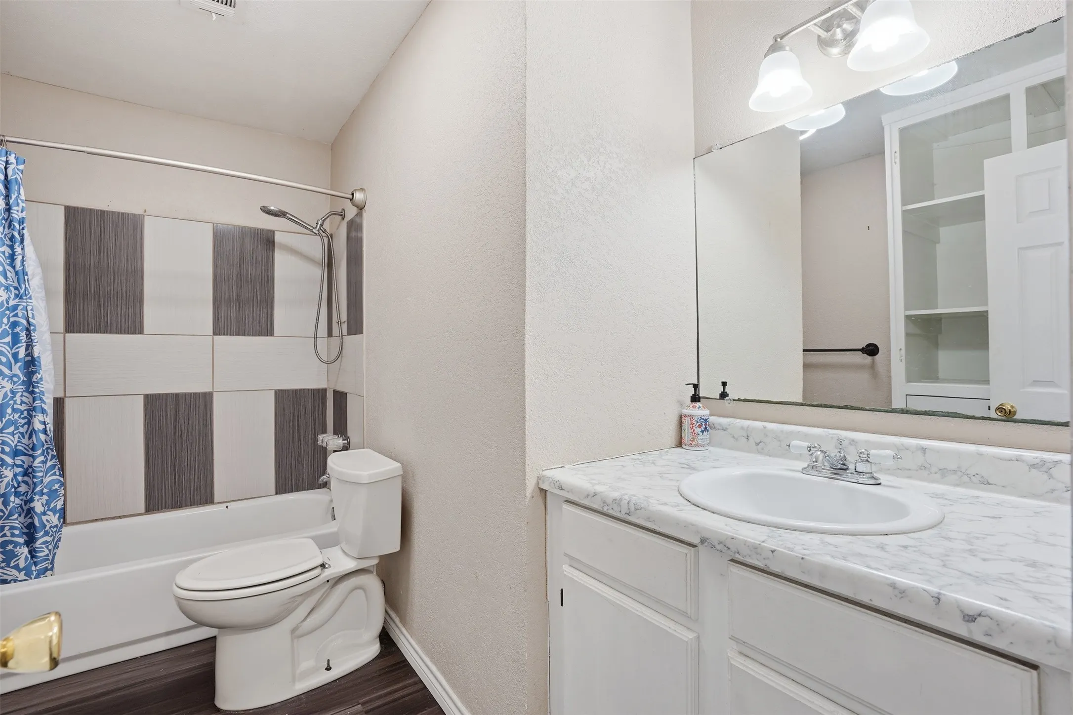 Single Family Residence For Sale in Hunt County , 1724 E Crestway Drive, West Tawakoni, Texas 75474, 4 Bedrooms, 2 Bathrooms, Garage spaces, 1,774 Sqft, built in 1984, Price $399,000, mls#21278073, Real Estate Agent in West Tawakoni, Homes For Sale in Hunt county, Homes For Sale in West Tawakoni, Realtor in West Tawakoni Texas, Real Estate Brokerage Independent Realty Texas, Luminita Cordes Realtor