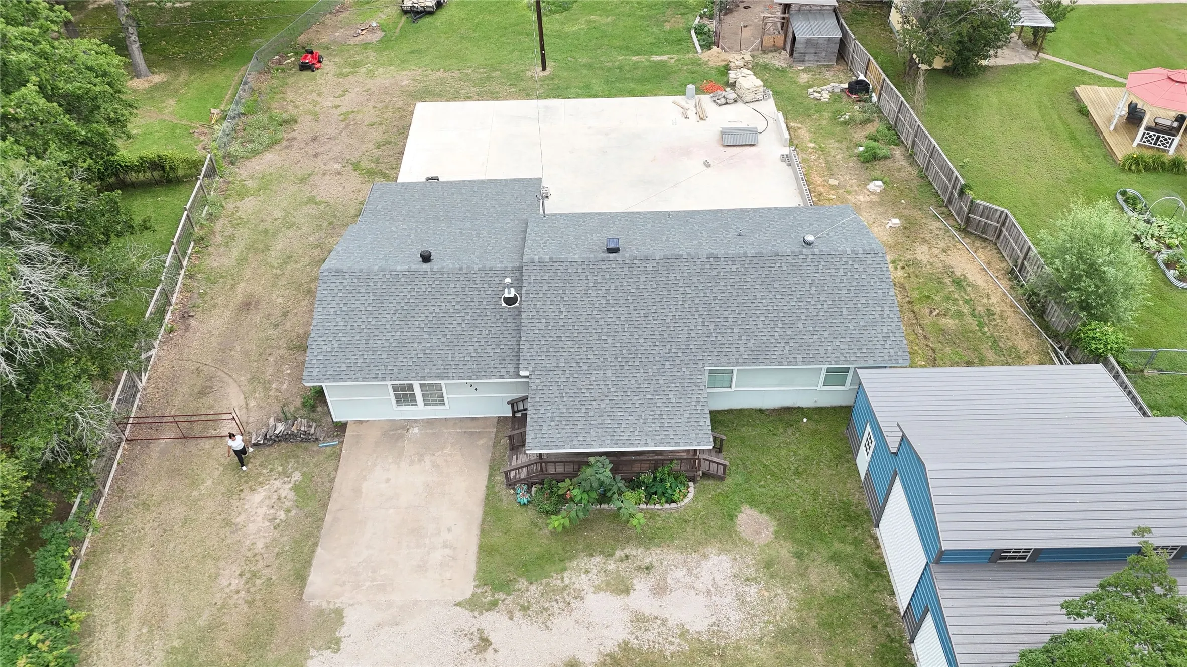 Single Family Residence For Sale in Hunt County , 1724 E Crestway Drive, West Tawakoni, Texas 75474, 4 Bedrooms, 2 Bathrooms, Garage spaces, 1,774 Sqft, built in 1984, Price $399,000, mls#21278073, Real Estate Agent in West Tawakoni, Homes For Sale in Hunt county, Homes For Sale in West Tawakoni, Realtor in West Tawakoni Texas, Real Estate Brokerage Independent Realty Texas, Luminita Cordes Realtor