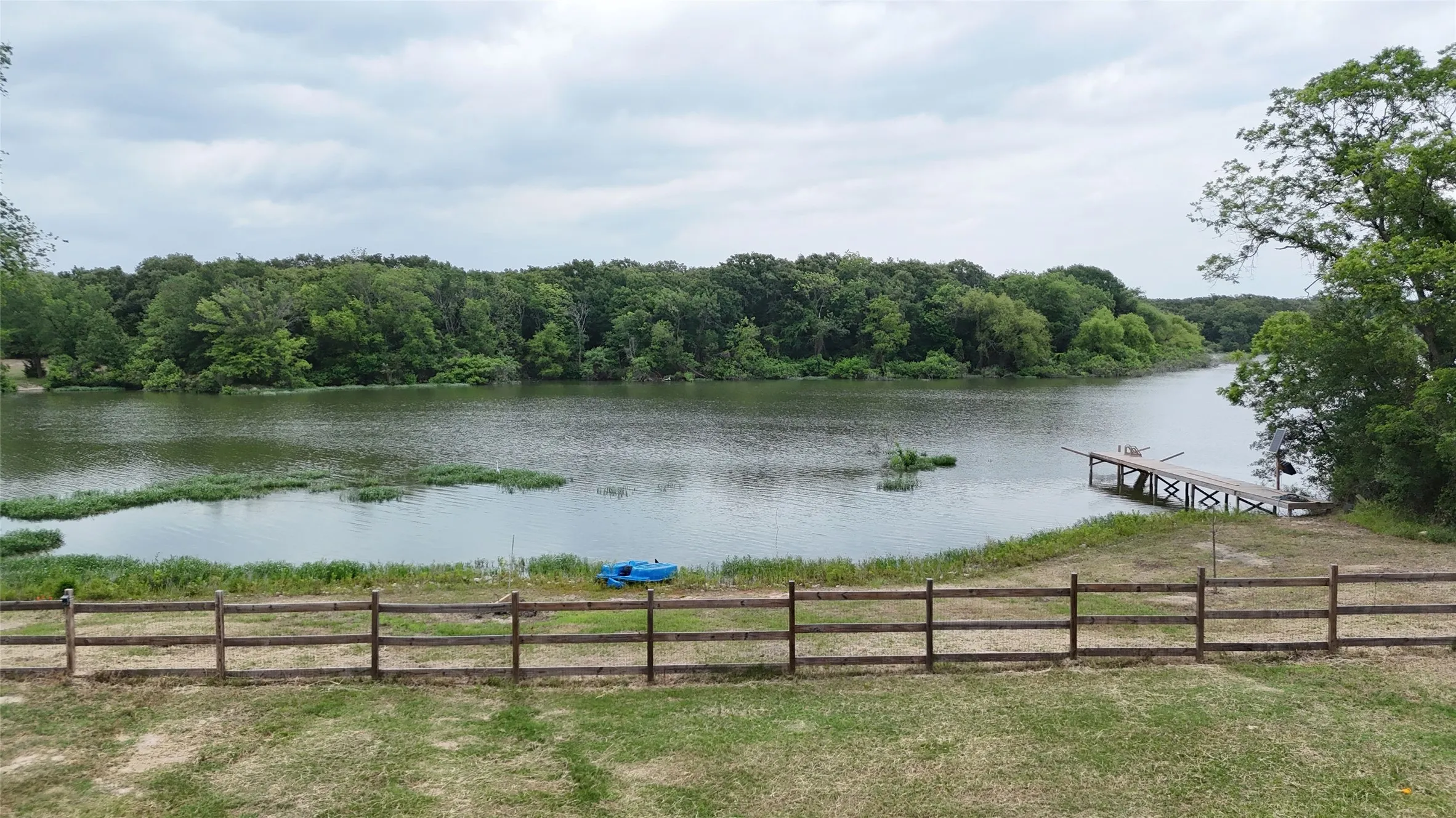 Single Family Residence For Sale in Hunt County , 1724 E Crestway Drive, West Tawakoni, Texas 75474, 4 Bedrooms, 2 Bathrooms, Garage spaces, 1,774 Sqft, built in 1984, Price $399,000, mls#21278073, Real Estate Agent in West Tawakoni, Homes For Sale in Hunt county, Homes For Sale in West Tawakoni, Realtor in West Tawakoni Texas, Real Estate Brokerage Independent Realty Texas, Luminita Cordes Realtor