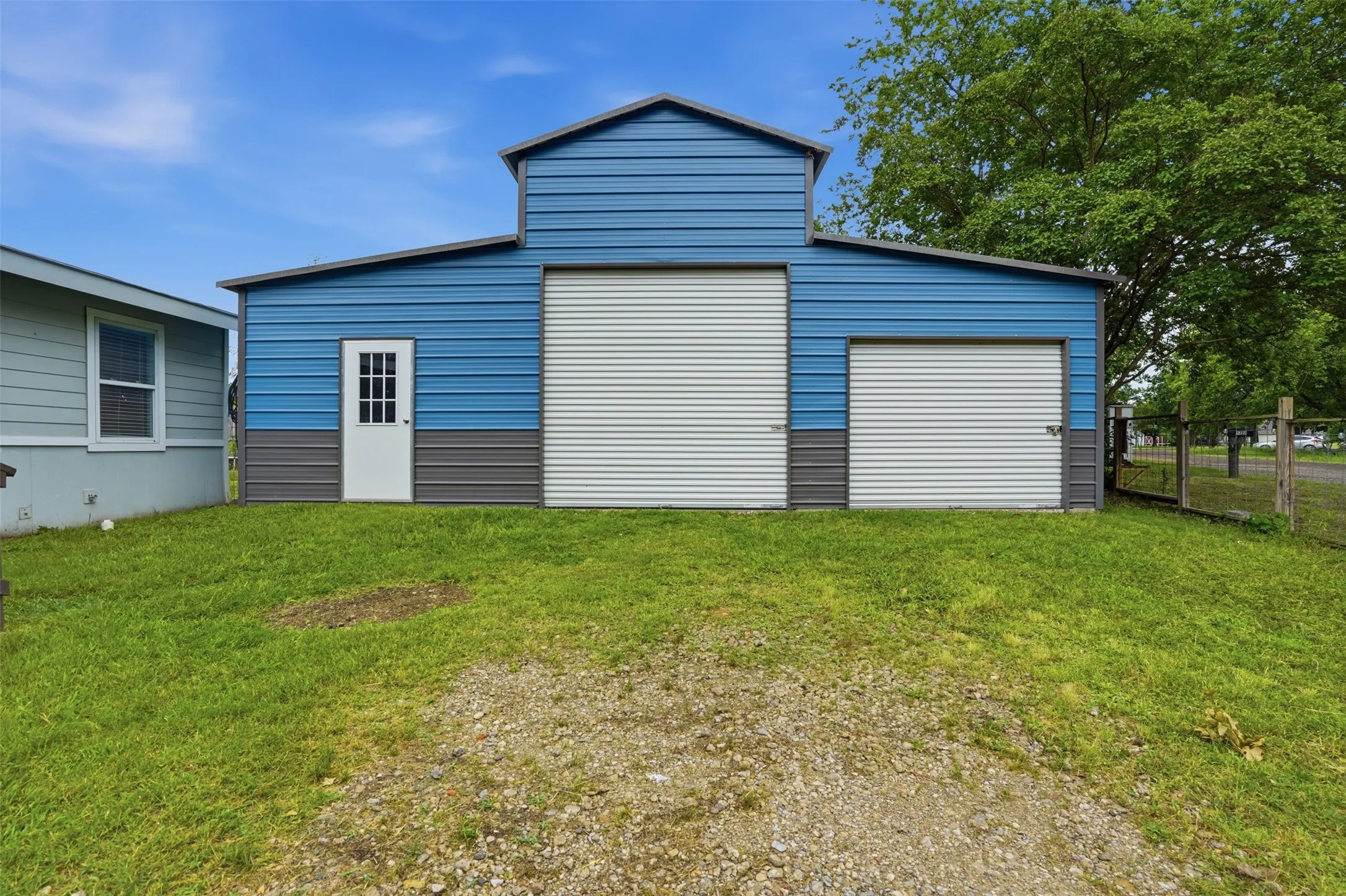 Single Family Residence For Sale in Hunt County , 1724 E Crestway Drive, West Tawakoni, Texas 75474, 4 Bedrooms, 2 Bathrooms, Garage spaces, 1,774 Sqft, built in 1984, Price $399,000, mls#21278073, Real Estate Agent in West Tawakoni, Homes For Sale in Hunt county, Homes For Sale in West Tawakoni, Realtor in West Tawakoni Texas, Real Estate Brokerage Independent Realty Texas, Luminita Cordes Realtor