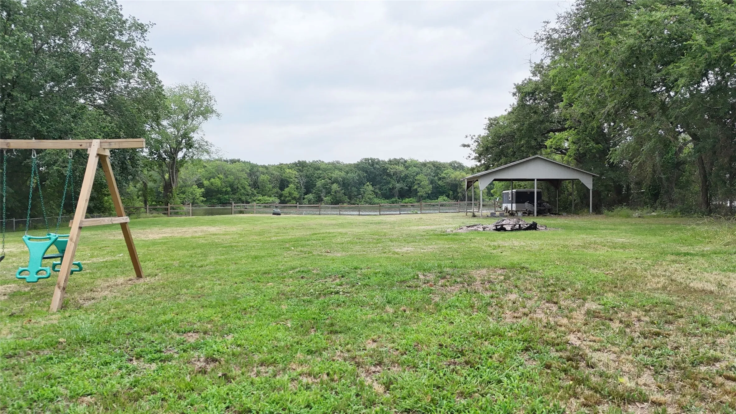 Single Family Residence For Sale in Hunt County , 1724 E Crestway Drive, West Tawakoni, Texas 75474, 4 Bedrooms, 2 Bathrooms, Garage spaces, 1,774 Sqft, built in 1984, Price $399,000, mls#21278073, Real Estate Agent in West Tawakoni, Homes For Sale in Hunt county, Homes For Sale in West Tawakoni, Realtor in West Tawakoni Texas, Real Estate Brokerage Independent Realty Texas, Luminita Cordes Realtor