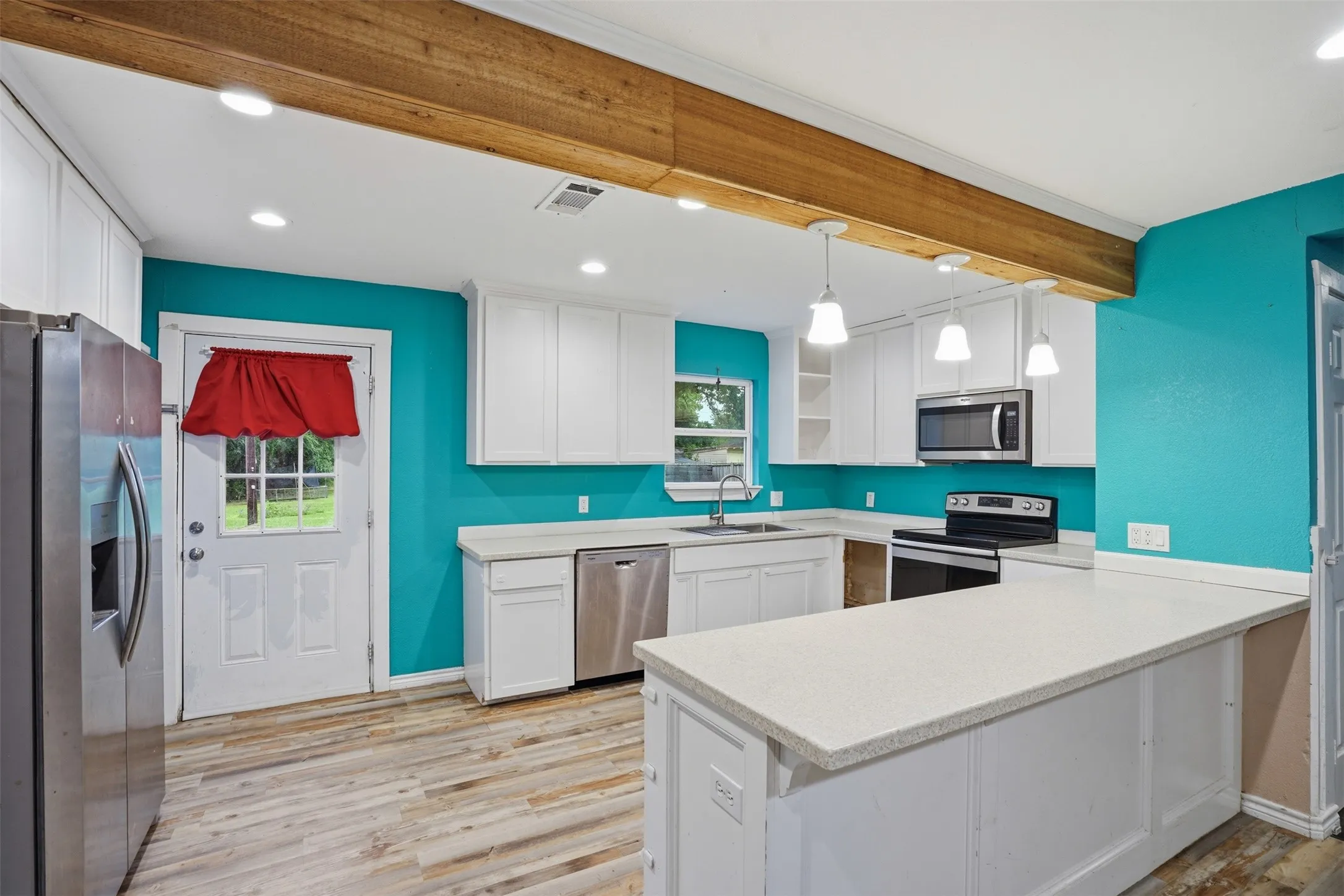 Single Family Residence For Sale in Hunt County , 1724 E Crestway Drive, West Tawakoni, Texas 75474, 4 Bedrooms, 2 Bathrooms, Garage spaces, 1,774 Sqft, built in 1984, Price $399,000, mls#21278073, Real Estate Agent in West Tawakoni, Homes For Sale in Hunt county, Homes For Sale in West Tawakoni, Realtor in West Tawakoni Texas, Real Estate Brokerage Independent Realty Texas, Luminita Cordes Realtor