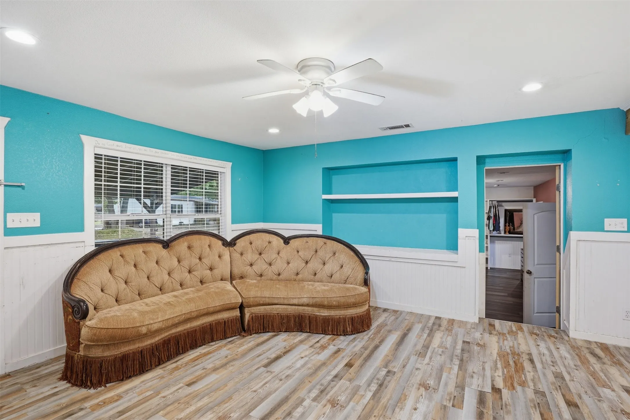 Single Family Residence For Sale in Hunt County , 1724 E Crestway Drive, West Tawakoni, Texas 75474, 4 Bedrooms, 2 Bathrooms, Garage spaces, 1,774 Sqft, built in 1984, Price $399,000, mls#21278073, Real Estate Agent in West Tawakoni, Homes For Sale in Hunt county, Homes For Sale in West Tawakoni, Realtor in West Tawakoni Texas, Real Estate Brokerage Independent Realty Texas, Luminita Cordes Realtor