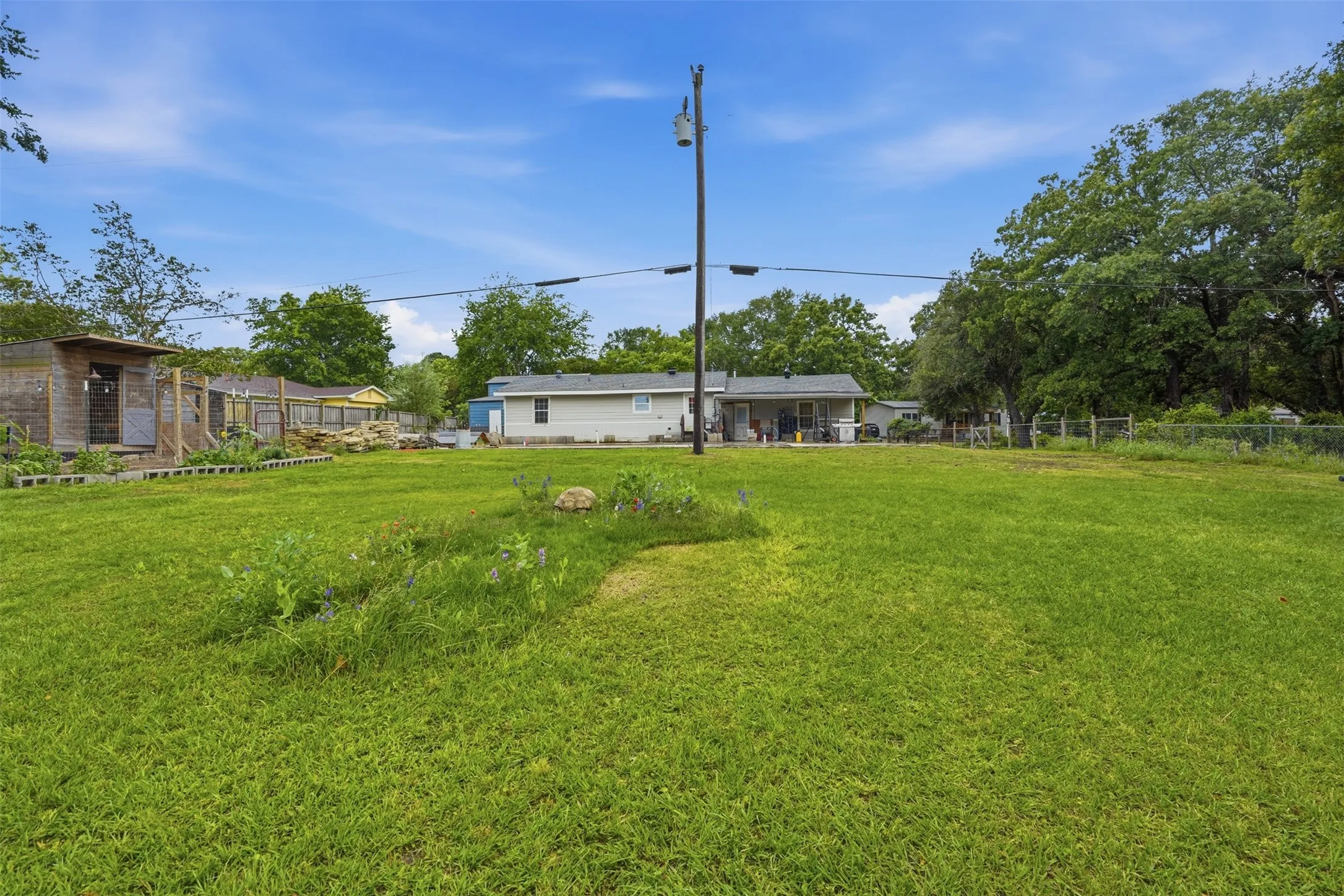 Single Family Residence For Sale in Hunt County , 1724 E Crestway Drive, West Tawakoni, Texas 75474, 4 Bedrooms, 2 Bathrooms, Garage spaces, 1,774 Sqft, built in 1984, Price $399,000, mls#21278073, Real Estate Agent in West Tawakoni, Homes For Sale in Hunt county, Homes For Sale in West Tawakoni, Realtor in West Tawakoni Texas, Real Estate Brokerage Independent Realty Texas, Luminita Cordes Realtor