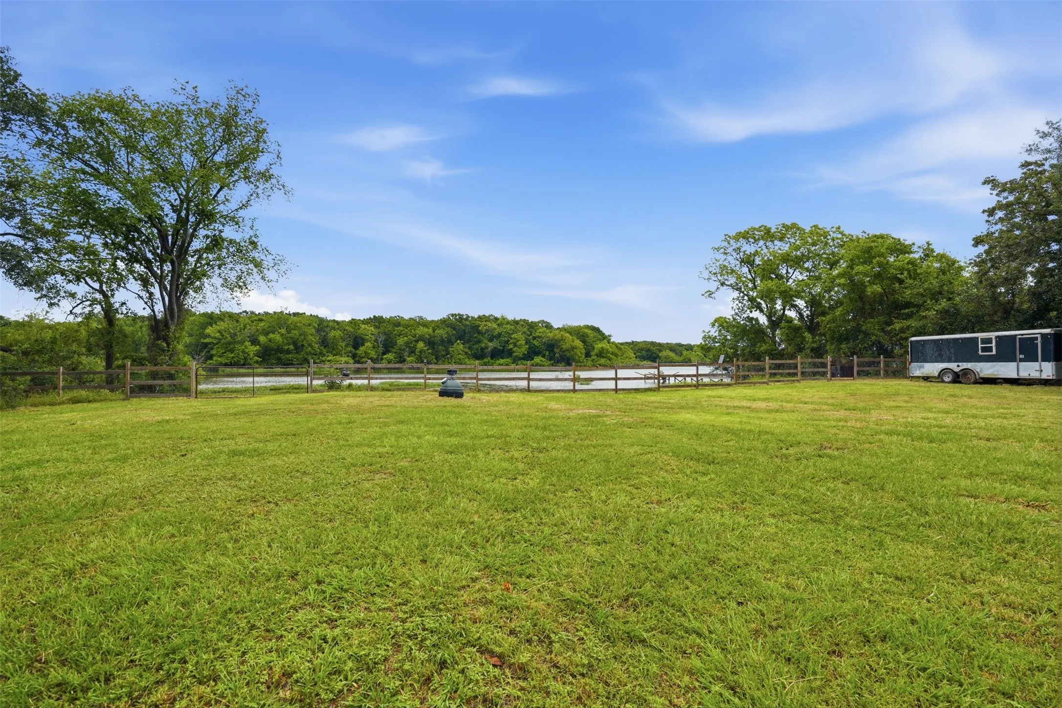 Single Family Residence For Sale in Hunt County , 1724 E Crestway Drive, West Tawakoni, Texas 75474, 4 Bedrooms, 2 Bathrooms, Garage spaces, 1,774 Sqft, built in 1984, Price $399,000, mls#21278073, Real Estate Agent in West Tawakoni, Homes For Sale in Hunt county, Homes For Sale in West Tawakoni, Realtor in West Tawakoni Texas, Real Estate Brokerage Independent Realty Texas, Luminita Cordes Realtor