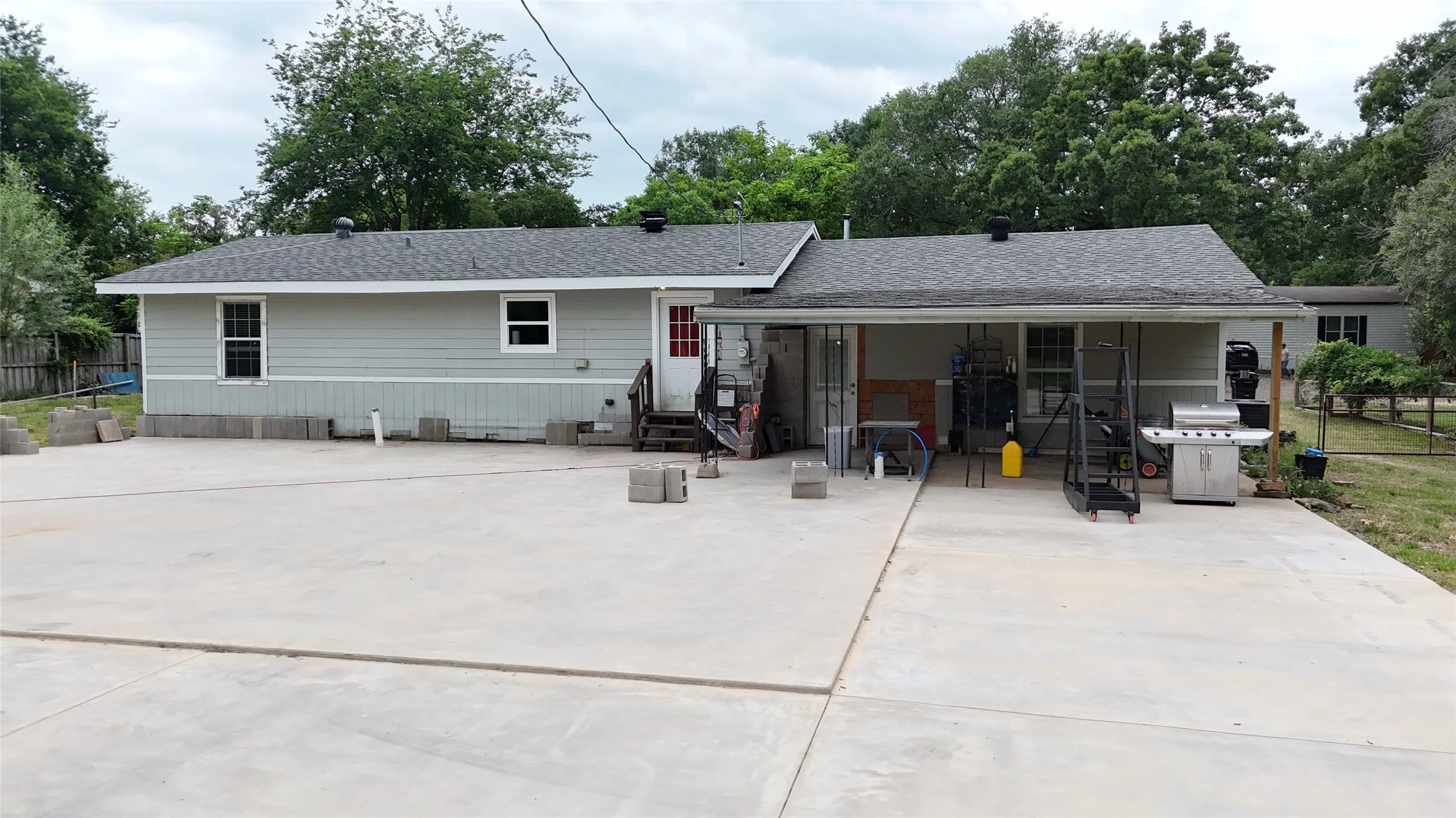 Single Family Residence For Sale in Hunt County , 1724 E Crestway Drive, West Tawakoni, Texas 75474, 4 Bedrooms, 2 Bathrooms, Garage spaces, 1,774 Sqft, built in 1984, Price $399,000, mls#21278073, Real Estate Agent in West Tawakoni, Homes For Sale in Hunt county, Homes For Sale in West Tawakoni, Realtor in West Tawakoni Texas, Real Estate Brokerage Independent Realty Texas, Luminita Cordes Realtor
