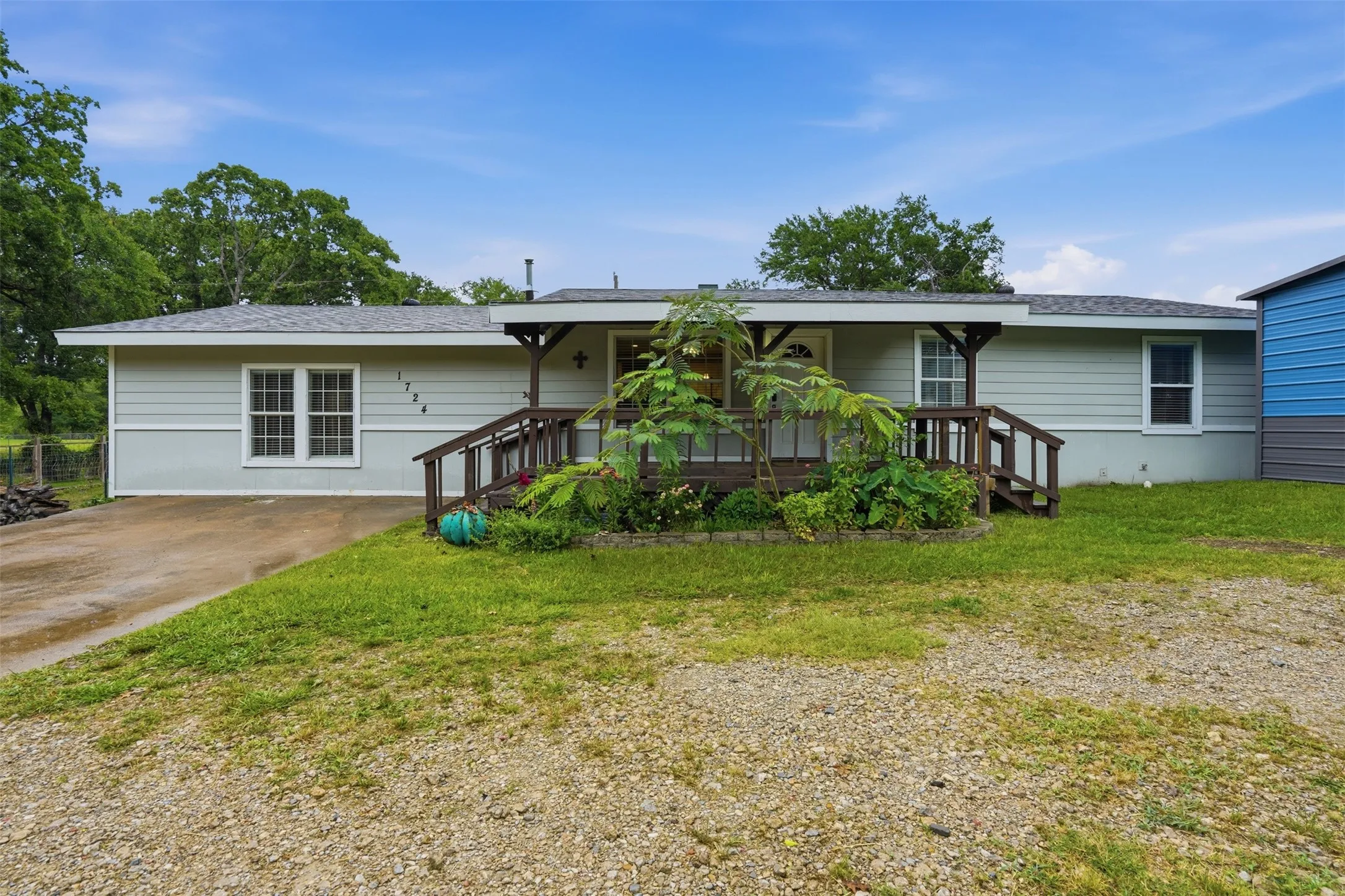 Single Family Residence For Sale in Hunt County , 1724 E Crestway Drive, West Tawakoni, Texas 75474, 4 Bedrooms, 2 Bathrooms, Garage spaces, 1,774 Sqft, built in 1984, Price $399,000, mls#21278073, Real Estate Agent in West Tawakoni, Homes For Sale in Hunt county, Homes For Sale in West Tawakoni, Realtor in West Tawakoni Texas, Real Estate Brokerage Independent Realty Texas, Luminita Cordes Realtor