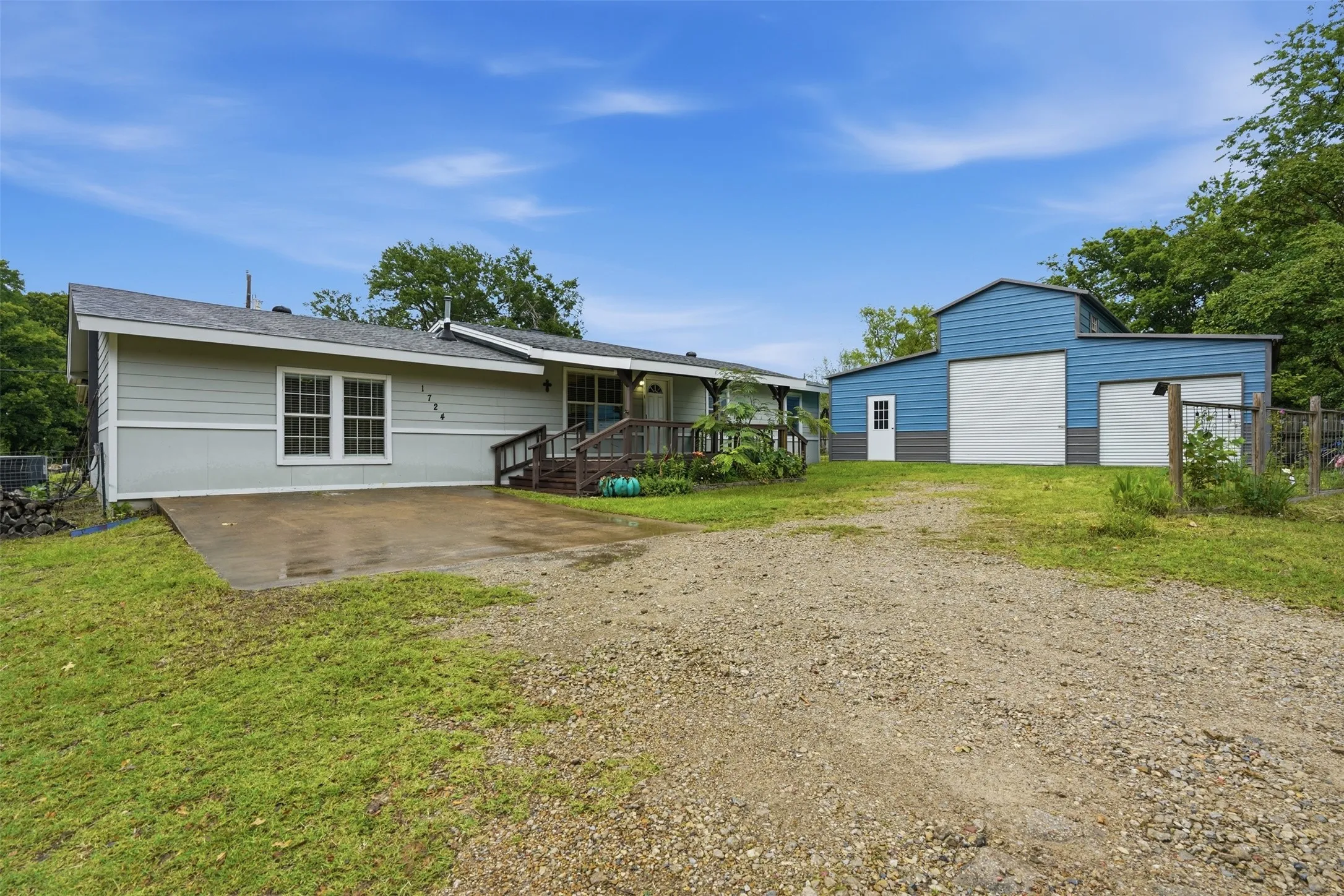 Single Family Residence For Sale in Hunt County , 1724 E Crestway Drive, West Tawakoni, Texas 75474, 4 Bedrooms, 2 Bathrooms, Garage spaces, 1,774 Sqft, built in 1984, Price $399,000, mls#21278073, Real Estate Agent in West Tawakoni, Homes For Sale in Hunt county, Homes For Sale in West Tawakoni, Realtor in West Tawakoni Texas, Real Estate Brokerage Independent Realty Texas, Luminita Cordes Realtor