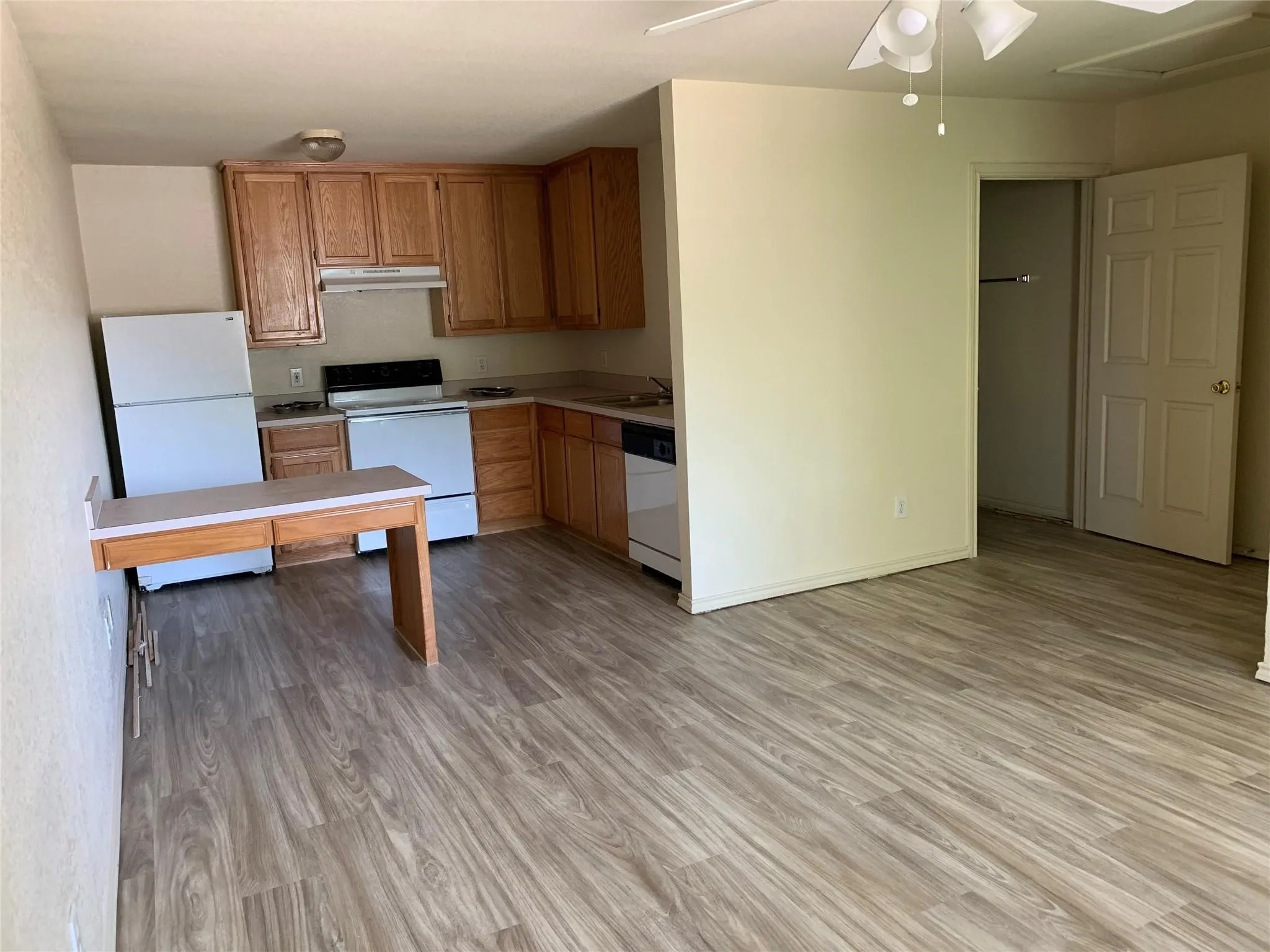 Apartment For Rent in Denton County , 315 Bernard Street, Denton, Texas 76201, 0, 1 Bathroom, Garage spaces, 410 Sqft, built in 2000, mls#21278202, Real Estate Agent in Denton, Homes For Rent in Denton county, Homes For Rent in Denton, Realtor in Denton Texas, Real Estate Brokerage Independent Realty Texas, Luminita Cordes Realtor
