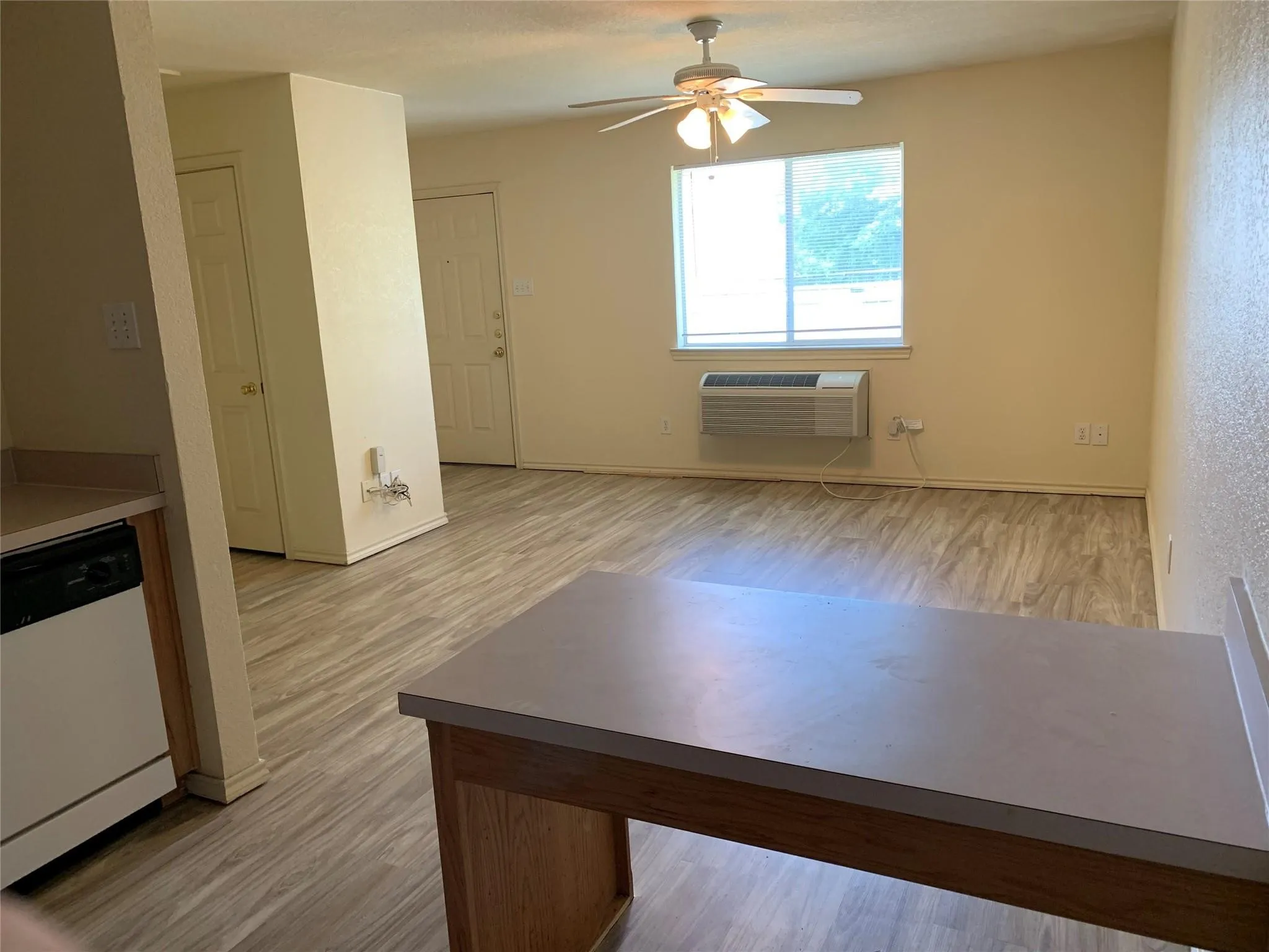 Apartment For Rent in Denton County , 315 Bernard Street, Denton, Texas 76201, 0, 1 Bathroom, Garage spaces, 410 Sqft, built in 2000, mls#21278202, Real Estate Agent in Denton, Homes For Rent in Denton county, Homes For Rent in Denton, Realtor in Denton Texas, Real Estate Brokerage Independent Realty Texas, Luminita Cordes Realtor