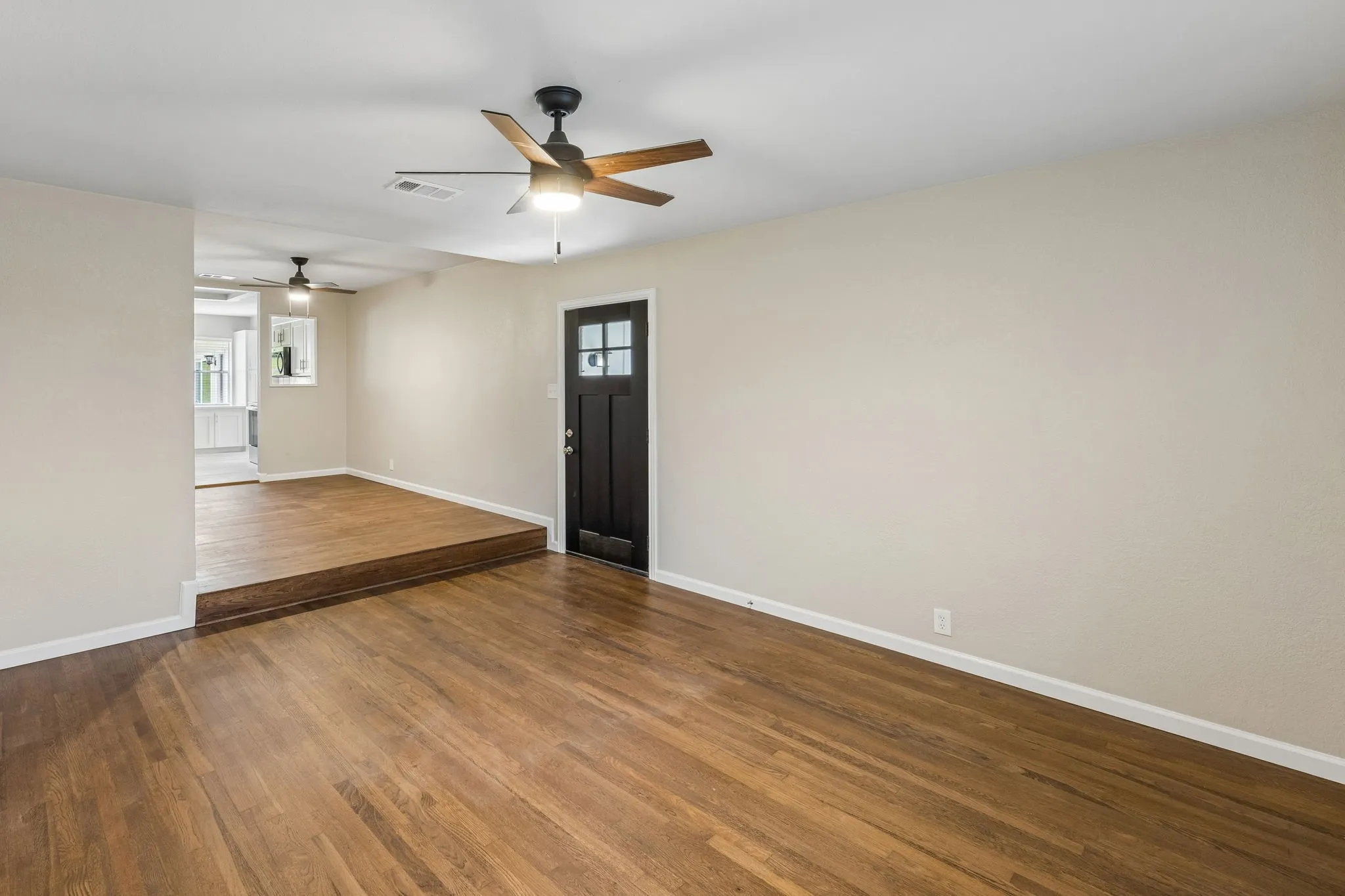 Single Family Residence For Sale in Grayson County , 636 Kessler Boulevard, Sherman, Texas 75092, 3 Bedrooms, 1 Bathroom, 1 Garage spaces, 1,347 Sqft, built in 1950, Price $235,000, mls#21278025, Real Estate Agent in Sherman, Homes For Sale in Grayson county, Homes For Sale in Sherman, Realtor in Sherman Texas, Real Estate Brokerage Independent Realty Texas, Luminita Cordes Realtor