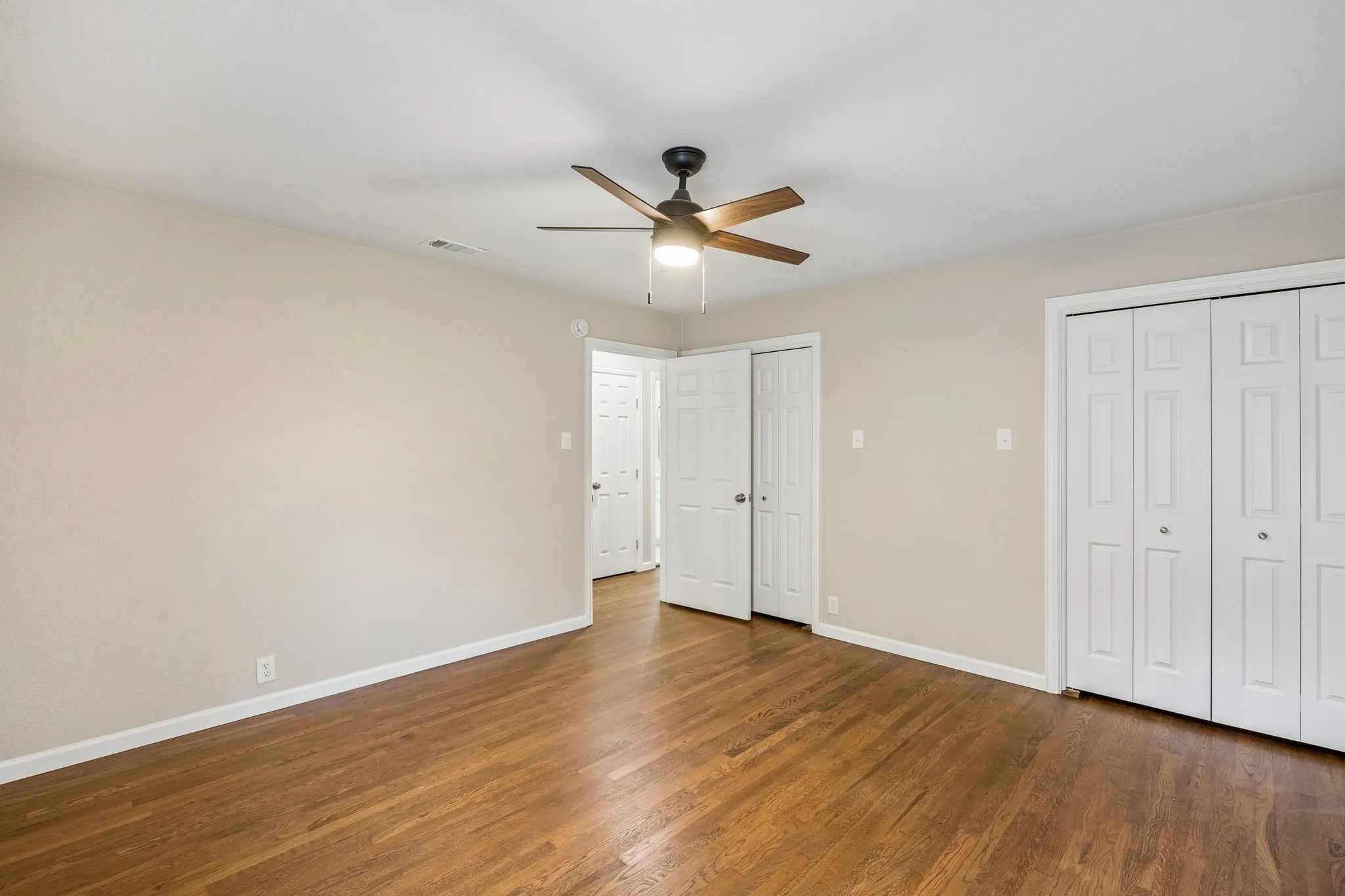 Single Family Residence For Sale in Grayson County , 636 Kessler Boulevard, Sherman, Texas 75092, 3 Bedrooms, 1 Bathroom, 1 Garage spaces, 1,347 Sqft, built in 1950, Price $235,000, mls#21278025, Real Estate Agent in Sherman, Homes For Sale in Grayson county, Homes For Sale in Sherman, Realtor in Sherman Texas, Real Estate Brokerage Independent Realty Texas, Luminita Cordes Realtor