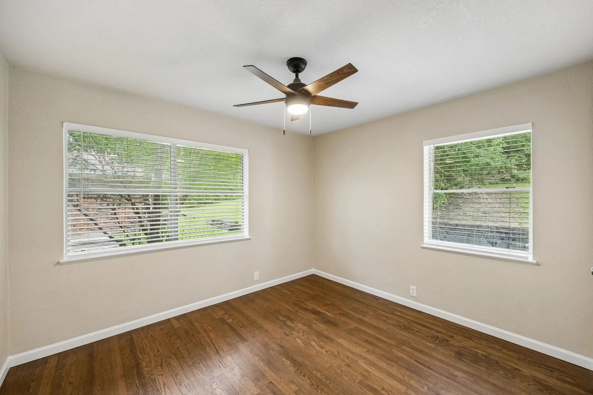 Single Family Residence For Sale in Grayson County , 636 Kessler Boulevard, Sherman, Texas 75092, 3 Bedrooms, 1 Bathroom, 1 Garage spaces, 1,347 Sqft, built in 1950, Price $235,000, mls#21278025, Real Estate Agent in Sherman, Homes For Sale in Grayson county, Homes For Sale in Sherman, Realtor in Sherman Texas, Real Estate Brokerage Independent Realty Texas, Luminita Cordes Realtor