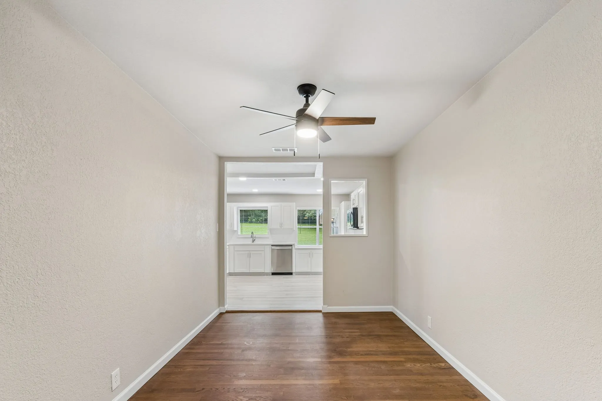 Single Family Residence For Sale in Grayson County , 636 Kessler Boulevard, Sherman, Texas 75092, 3 Bedrooms, 1 Bathroom, 1 Garage spaces, 1,347 Sqft, built in 1950, Price $235,000, mls#21278025, Real Estate Agent in Sherman, Homes For Sale in Grayson county, Homes For Sale in Sherman, Realtor in Sherman Texas, Real Estate Brokerage Independent Realty Texas, Luminita Cordes Realtor