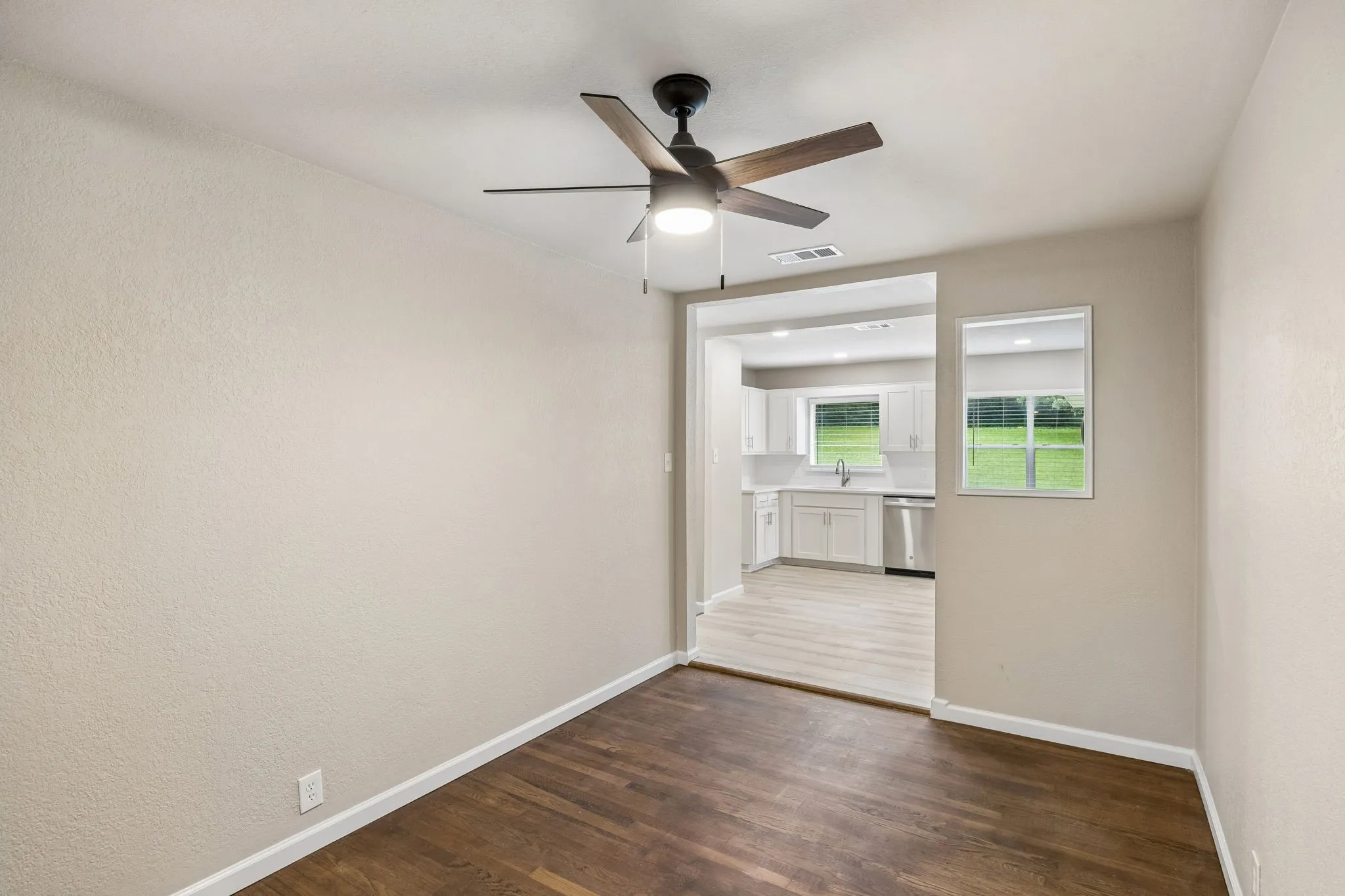 Single Family Residence For Sale in Grayson County , 636 Kessler Boulevard, Sherman, Texas 75092, 3 Bedrooms, 1 Bathroom, 1 Garage spaces, 1,347 Sqft, built in 1950, Price $235,000, mls#21278025, Real Estate Agent in Sherman, Homes For Sale in Grayson county, Homes For Sale in Sherman, Realtor in Sherman Texas, Real Estate Brokerage Independent Realty Texas, Luminita Cordes Realtor