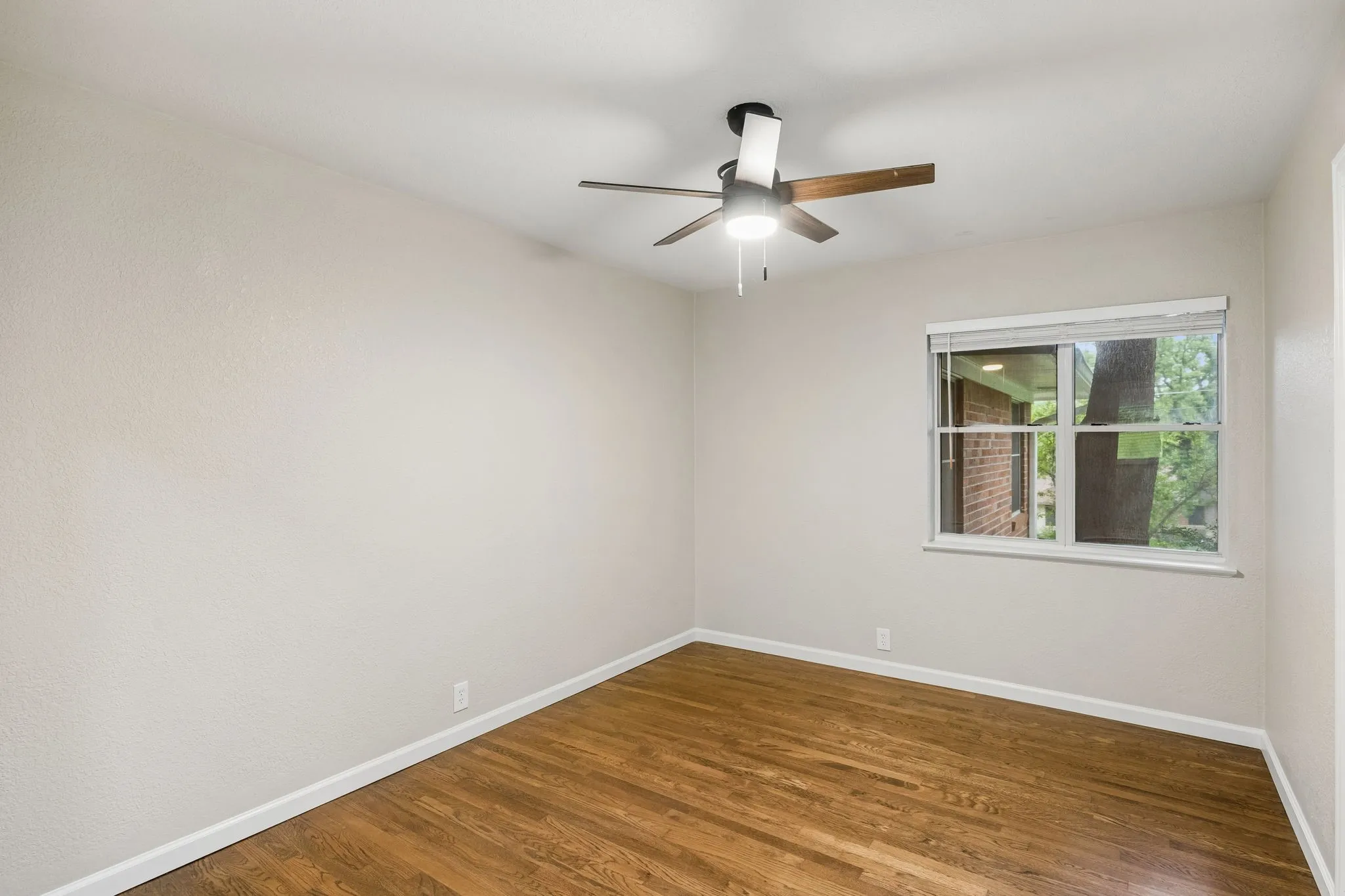 Single Family Residence For Sale in Grayson County , 636 Kessler Boulevard, Sherman, Texas 75092, 3 Bedrooms, 1 Bathroom, 1 Garage spaces, 1,347 Sqft, built in 1950, Price $235,000, mls#21278025, Real Estate Agent in Sherman, Homes For Sale in Grayson county, Homes For Sale in Sherman, Realtor in Sherman Texas, Real Estate Brokerage Independent Realty Texas, Luminita Cordes Realtor
