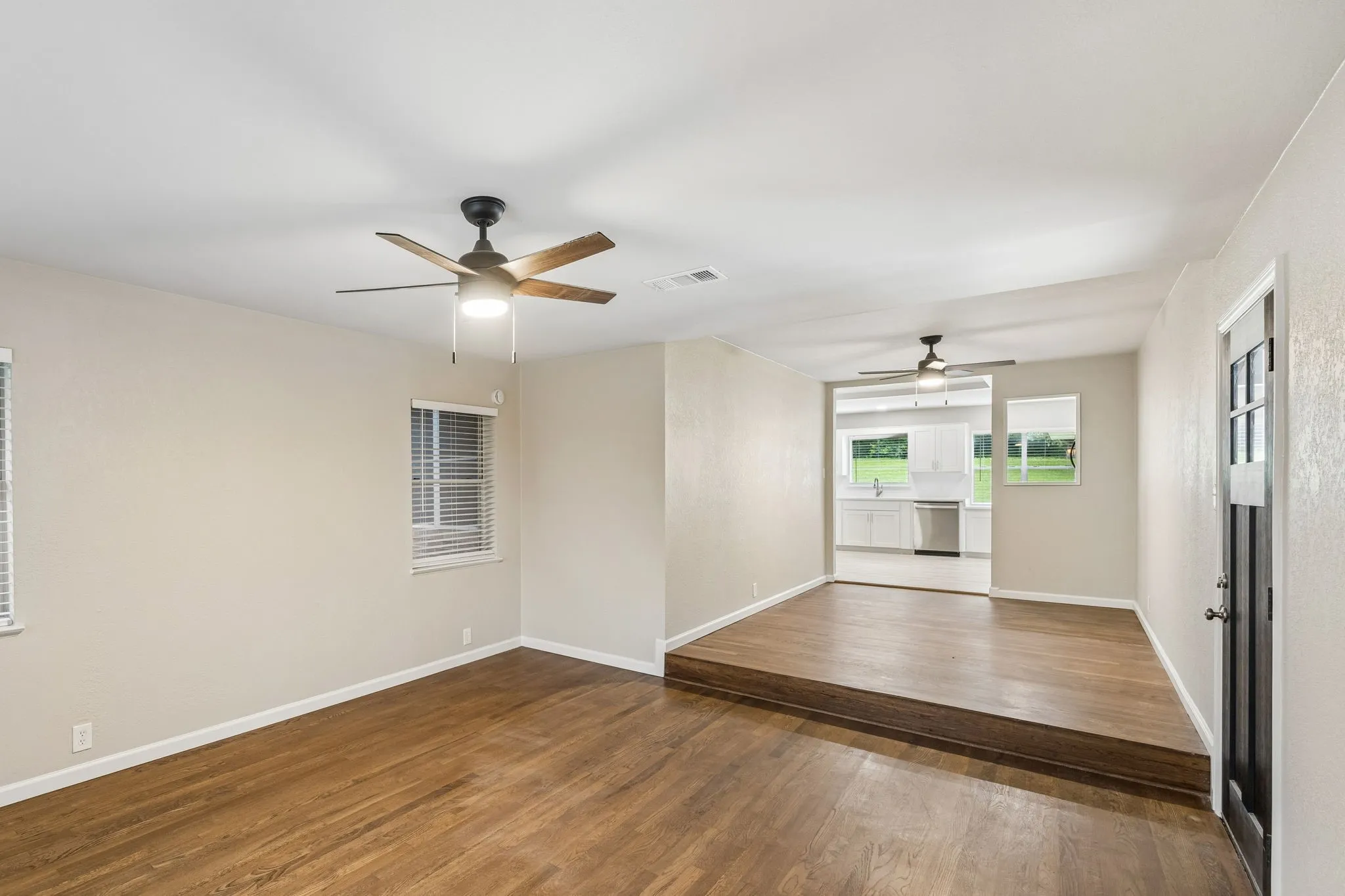 Single Family Residence For Sale in Grayson County , 636 Kessler Boulevard, Sherman, Texas 75092, 3 Bedrooms, 1 Bathroom, 1 Garage spaces, 1,347 Sqft, built in 1950, Price $235,000, mls#21278025, Real Estate Agent in Sherman, Homes For Sale in Grayson county, Homes For Sale in Sherman, Realtor in Sherman Texas, Real Estate Brokerage Independent Realty Texas, Luminita Cordes Realtor