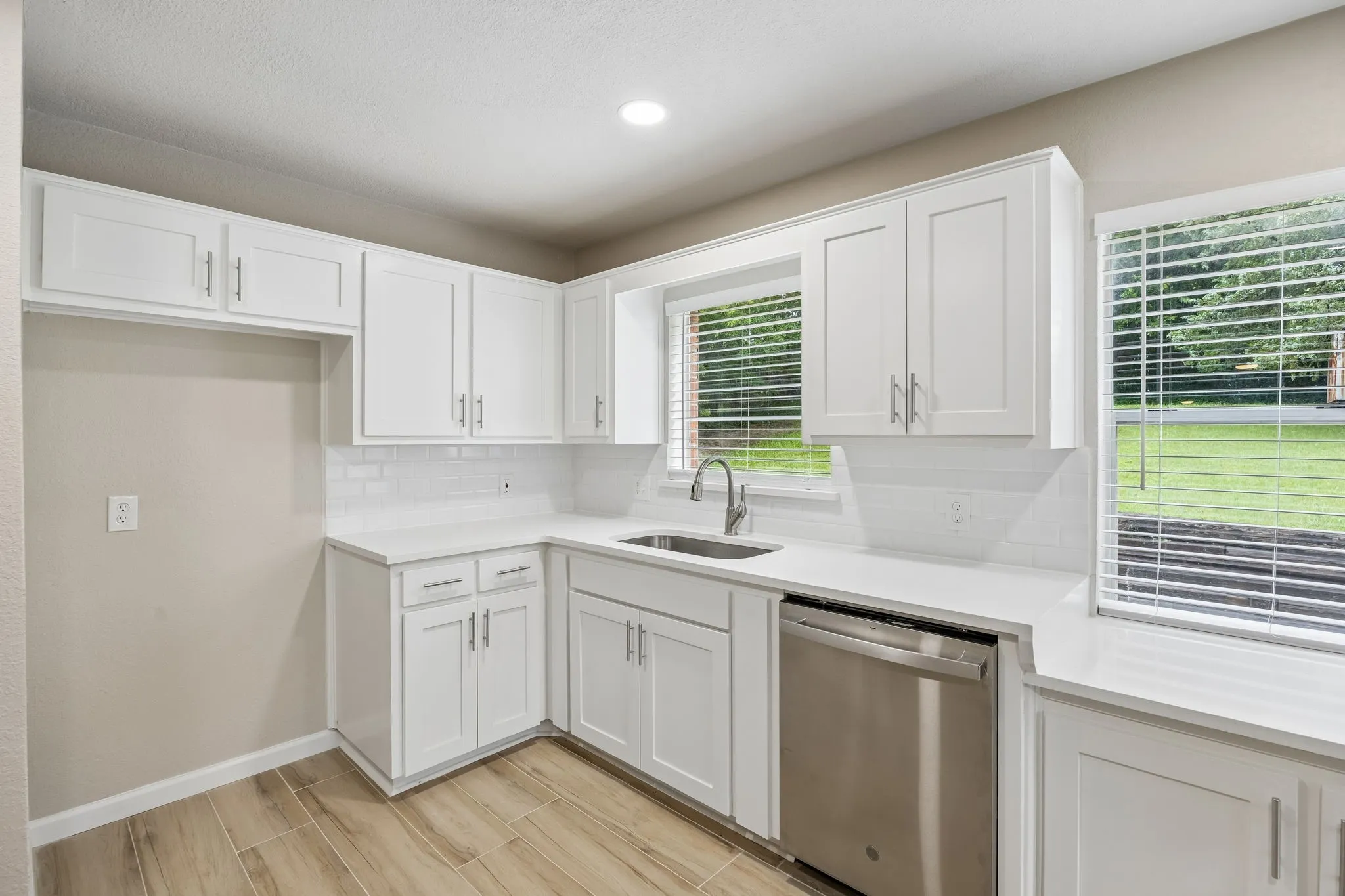 Single Family Residence For Sale in Grayson County , 636 Kessler Boulevard, Sherman, Texas 75092, 3 Bedrooms, 1 Bathroom, 1 Garage spaces, 1,347 Sqft, built in 1950, Price $235,000, mls#21278025, Real Estate Agent in Sherman, Homes For Sale in Grayson county, Homes For Sale in Sherman, Realtor in Sherman Texas, Real Estate Brokerage Independent Realty Texas, Luminita Cordes Realtor