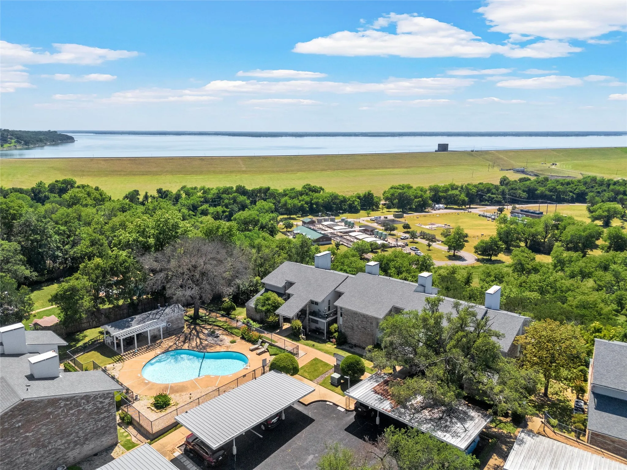 Condominium For Sale in Mc Lennan County , 2905 Lake Shore Drive 203, Waco, Texas 76708, 2 Bedroom, 2 Bathroom, Garage spaces, 1,178 Sqft, built in 1974, mls#21266231, Real Estate Agent in Waco, Homes For Sale in Mc Lennan county, Homes For Sale in Waco, Realtor in Waco Texas, Real Estate Brokerage Independent Realty Texas, Luminita Cordes Realtor