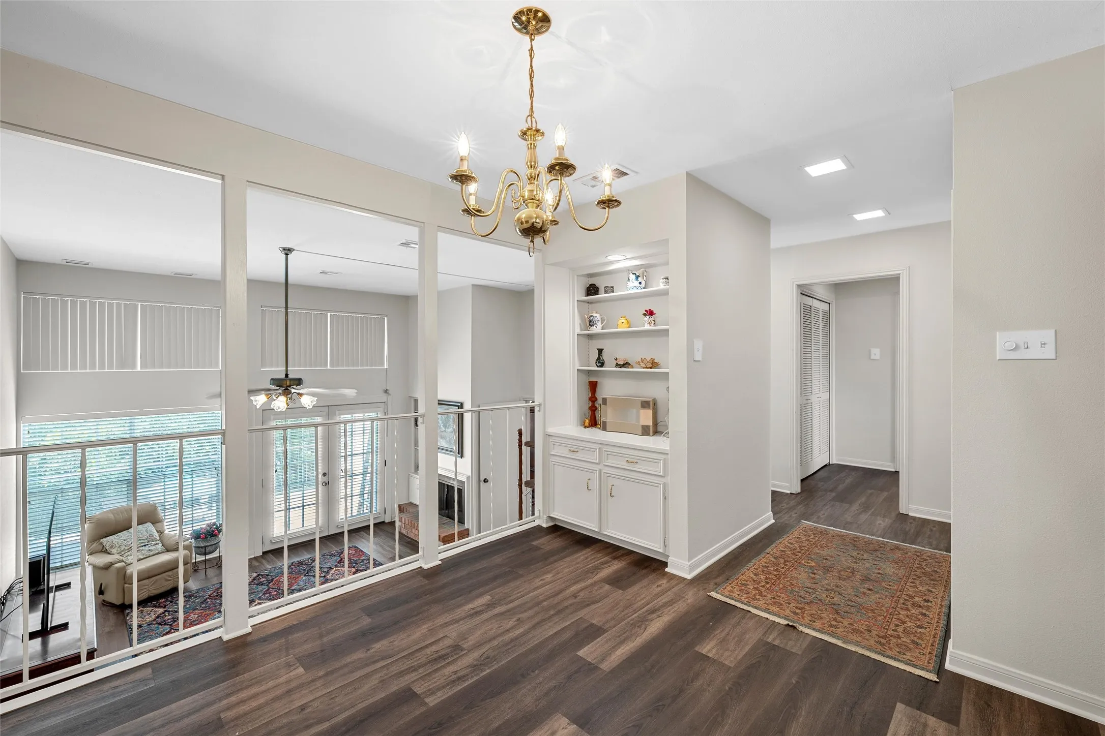 Condominium For Sale in Mc Lennan County , 2905 Lake Shore Drive 203, Waco, Texas 76708, 2 Bedroom, 2 Bathroom, Garage spaces, 1,178 Sqft, built in 1974, mls#21266231, Real Estate Agent in Waco, Homes For Sale in Mc Lennan county, Homes For Sale in Waco, Realtor in Waco Texas, Real Estate Brokerage Independent Realty Texas, Luminita Cordes Realtor