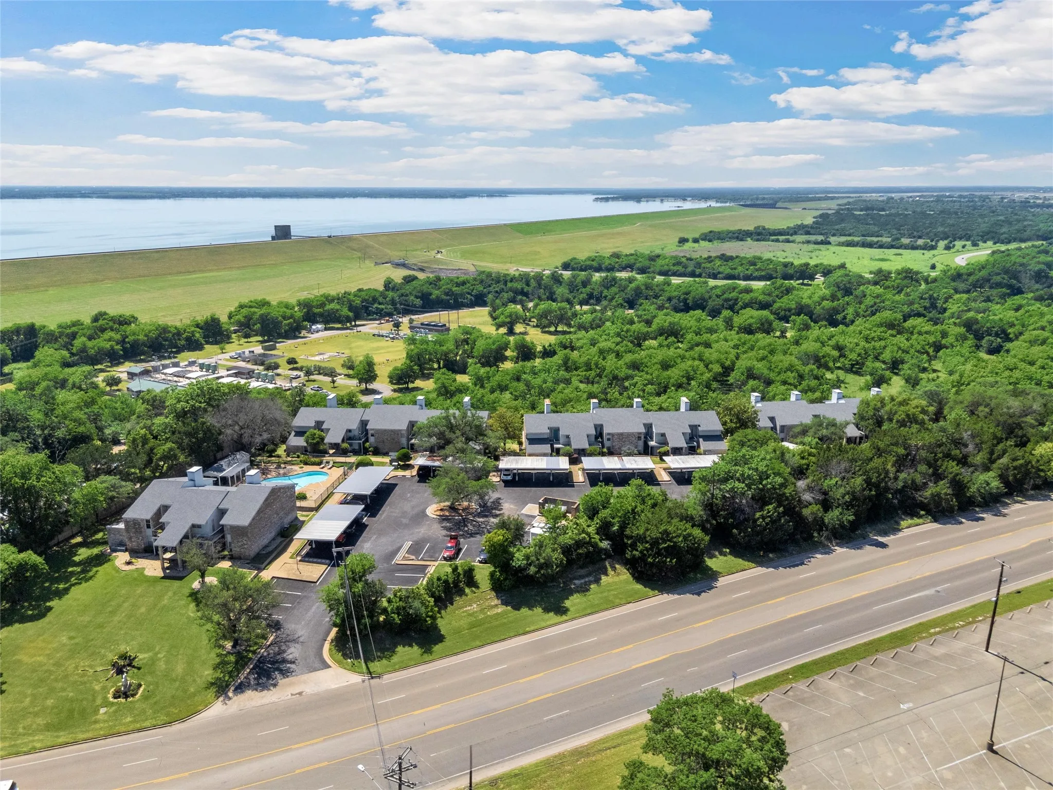 Condominium For Sale in Mc Lennan County , 2905 Lake Shore Drive 203, Waco, Texas 76708, 2 Bedroom, 2 Bathroom, Garage spaces, 1,178 Sqft, built in 1974, mls#21266231, Real Estate Agent in Waco, Homes For Sale in Mc Lennan county, Homes For Sale in Waco, Realtor in Waco Texas, Real Estate Brokerage Independent Realty Texas, Luminita Cordes Realtor