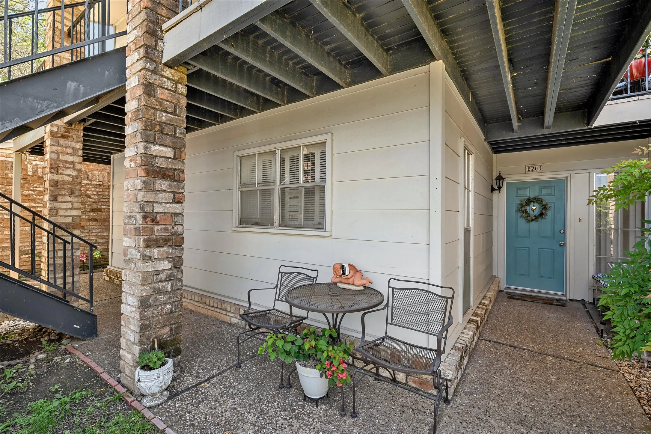 Condominium For Sale in Mc Lennan County , 2905 Lake Shore Drive 203, Waco, Texas 76708, 2 Bedroom, 2 Bathroom, Garage spaces, 1,178 Sqft, built in 1974, mls#21266231, Real Estate Agent in Waco, Homes For Sale in Mc Lennan county, Homes For Sale in Waco, Realtor in Waco Texas, Real Estate Brokerage Independent Realty Texas, Luminita Cordes Realtor