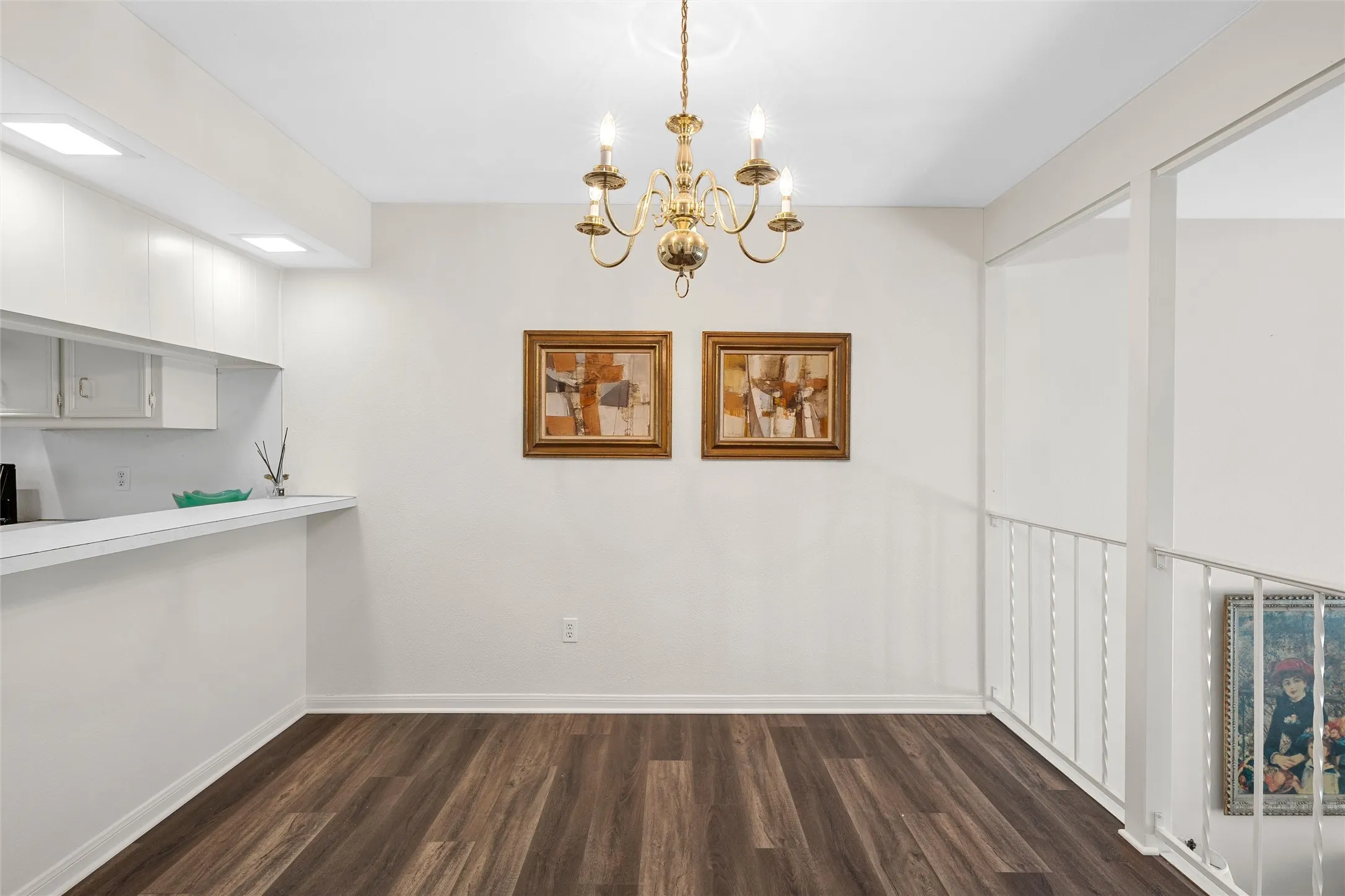 Condominium For Sale in Mc Lennan County , 2905 Lake Shore Drive 203, Waco, Texas 76708, 2 Bedroom, 2 Bathroom, Garage spaces, 1,178 Sqft, built in 1974, mls#21266231, Real Estate Agent in Waco, Homes For Sale in Mc Lennan county, Homes For Sale in Waco, Realtor in Waco Texas, Real Estate Brokerage Independent Realty Texas, Luminita Cordes Realtor