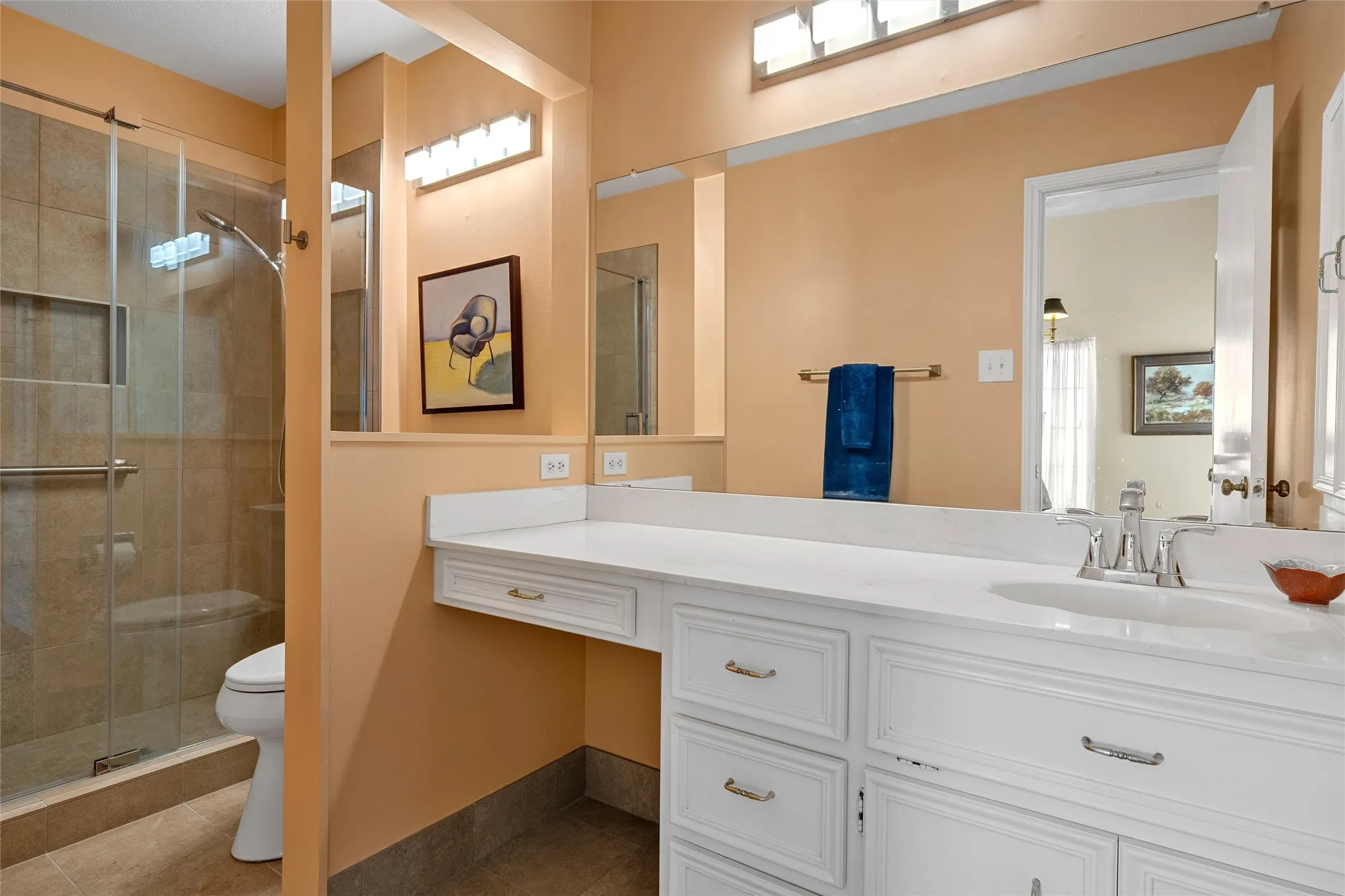 Condominium For Sale in Mc Lennan County , 2905 Lake Shore Drive 203, Waco, Texas 76708, 2 Bedroom, 2 Bathroom, Garage spaces, 1,178 Sqft, built in 1974, mls#21266231, Real Estate Agent in Waco, Homes For Sale in Mc Lennan county, Homes For Sale in Waco, Realtor in Waco Texas, Real Estate Brokerage Independent Realty Texas, Luminita Cordes Realtor