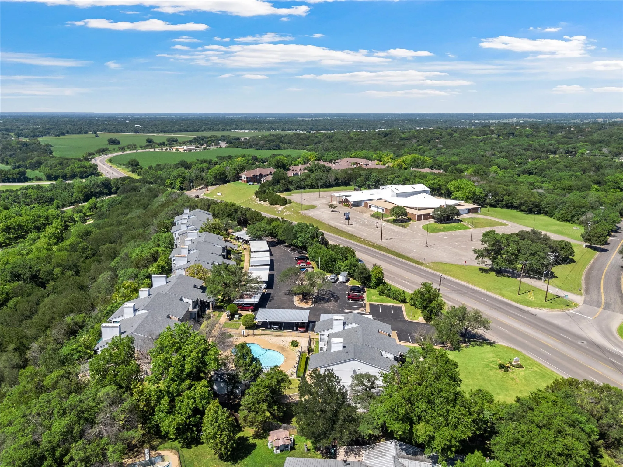 Condominium For Sale in Mc Lennan County , 2905 Lake Shore Drive 203, Waco, Texas 76708, 2 Bedroom, 2 Bathroom, Garage spaces, 1,178 Sqft, built in 1974, mls#21266231, Real Estate Agent in Waco, Homes For Sale in Mc Lennan county, Homes For Sale in Waco, Realtor in Waco Texas, Real Estate Brokerage Independent Realty Texas, Luminita Cordes Realtor