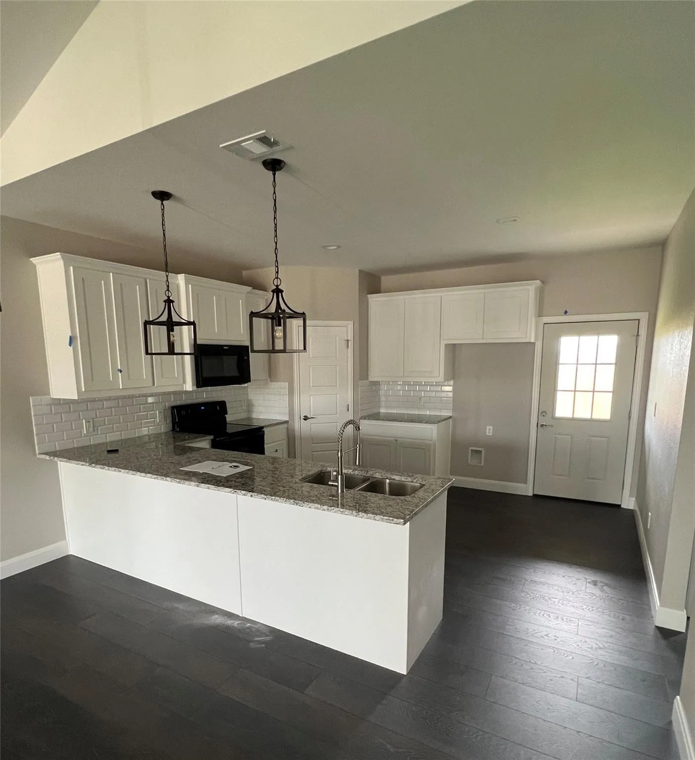 Single Family Residence For Rent in Tarrant County , 101 Magnolia Estates Street, Crowley, Texas 76036, 3 Bedroom, 2 Bathroom, 2 Garage spaces, 1,584 Sqft, built in 2022, mls#21278205, Real Estate Agent in Crowley, Homes For Rent in Tarrant county, Homes For Rent in Crowley, Realtor in Crowley Texas, Real Estate Brokerage Independent Realty Texas, Luminita Cordes Realtor