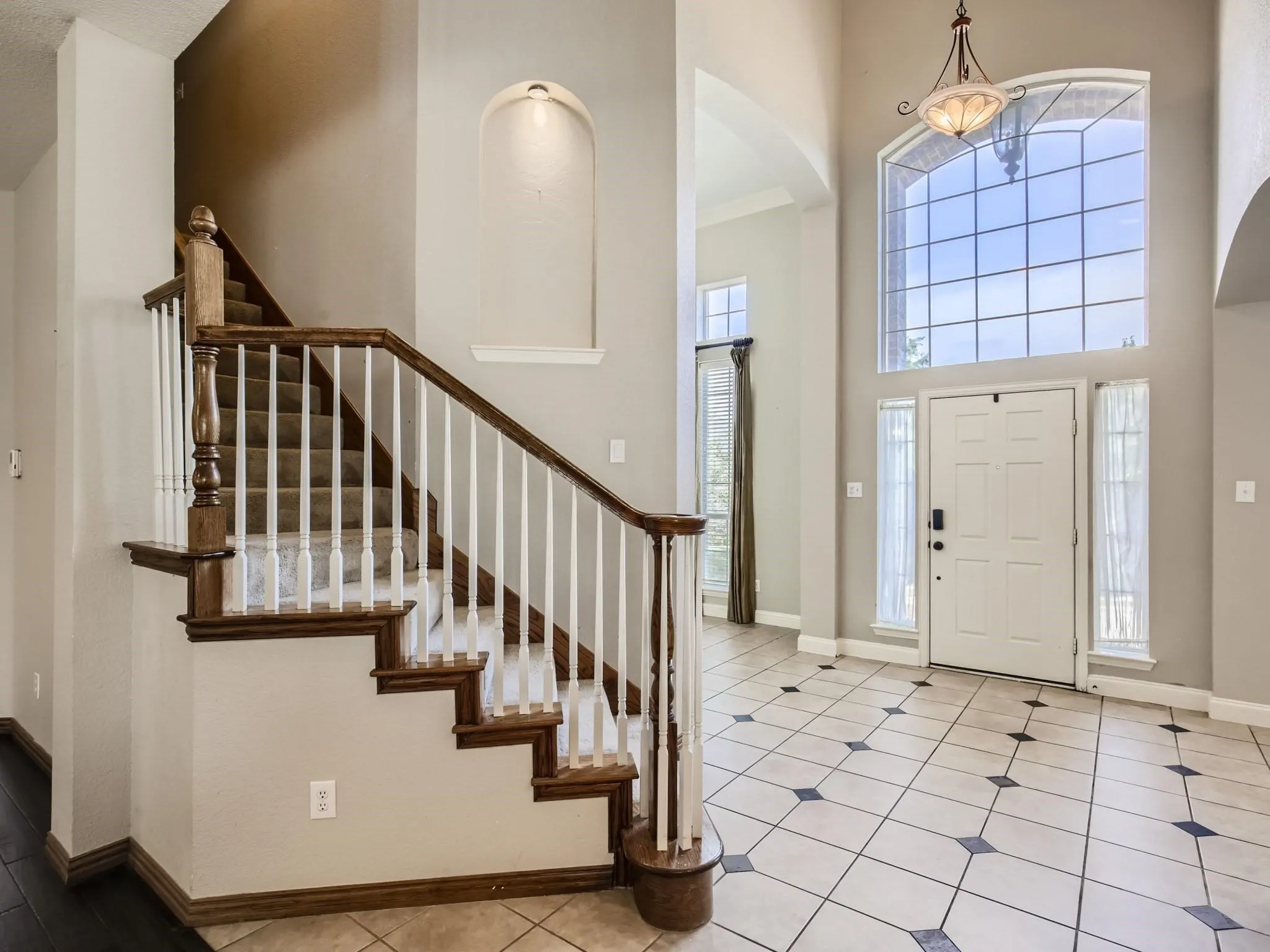 Extended entry way with decorative tile flooring