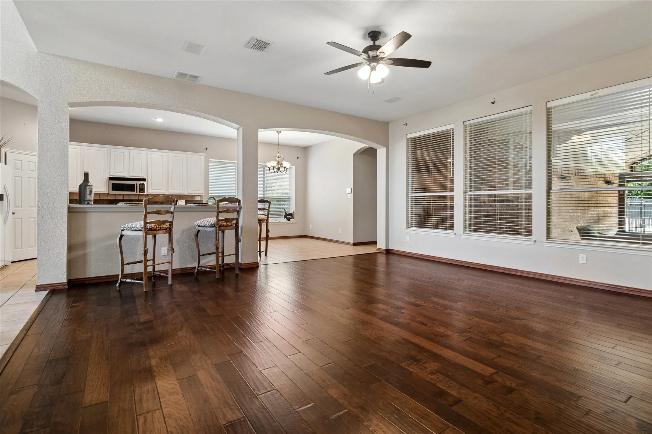 Single Family Residence For Sale in Rockwall County , 2085 Club Lake Circle, Rockwall, Texas 75087, 5 Bedroom, 4 Bathroom, 3 Garage spaces, 3,963 Sqft, built in 2002, mls#21258744, Real Estate Agent in Rockwall, Homes For Sale in Rockwall county, Homes For Sale in Rockwall, Realtor in Rockwall Texas, Real Estate Brokerage Independent Realty Texas, Luminita Cordes Realtor
