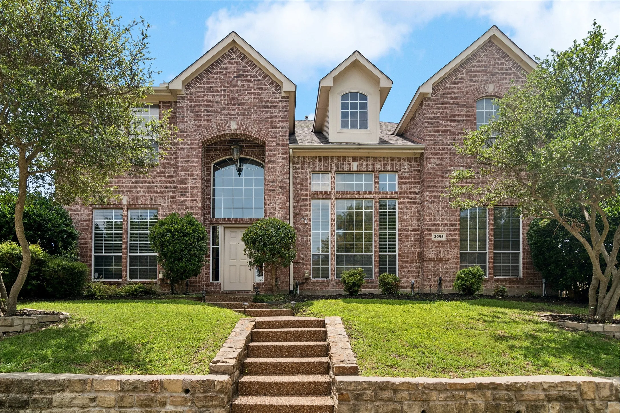 Single Family Residence For Sale in Rockwall County , 2085 Club Lake Circle, Rockwall, Texas 75087, 5 Bedroom, 4 Bathroom, 3 Garage spaces, 3,963 Sqft, built in 2002, mls#21258744, Real Estate Agent in Rockwall, Homes For Sale in Rockwall county, Homes For Sale in Rockwall, Realtor in Rockwall Texas, Real Estate Brokerage Independent Realty Texas, Luminita Cordes Realtor