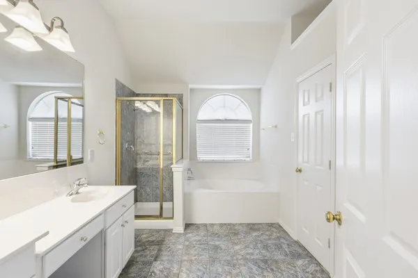 Single Family Residence For Sale in Rockwall County , 2540 Wagonwheel Drive, Rockwall, Texas 75032, 4 Bedroom, 2 Bathroom, 2 Garage spaces, 2,179 Sqft, built in 2001, mls#21278261, Real Estate Agent in Rockwall, Homes For Sale in Rockwall county, Homes For Sale in Rockwall, Realtor in Rockwall Texas, Real Estate Brokerage Independent Realty Texas, Luminita Cordes Realtor