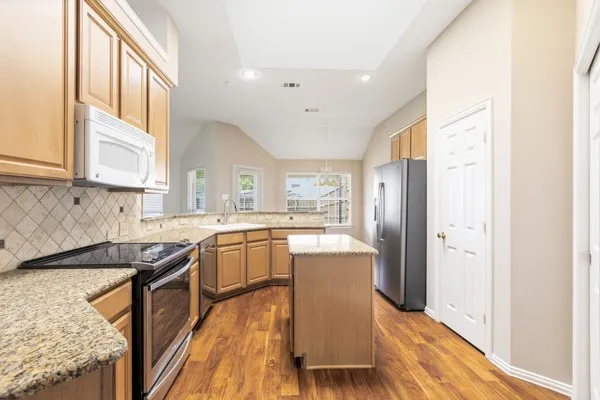 Single Family Residence For Sale in Rockwall County , 2540 Wagonwheel Drive, Rockwall, Texas 75032, 4 Bedroom, 2 Bathroom, 2 Garage spaces, 2,179 Sqft, built in 2001, mls#21278261, Real Estate Agent in Rockwall, Homes For Sale in Rockwall county, Homes For Sale in Rockwall, Realtor in Rockwall Texas, Real Estate Brokerage Independent Realty Texas, Luminita Cordes Realtor