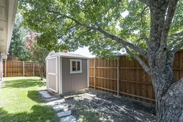 Single Family Residence For Sale in Rockwall County , 2540 Wagonwheel Drive, Rockwall, Texas 75032, 4 Bedroom, 2 Bathroom, 2 Garage spaces, 2,179 Sqft, built in 2001, mls#21278261, Real Estate Agent in Rockwall, Homes For Sale in Rockwall county, Homes For Sale in Rockwall, Realtor in Rockwall Texas, Real Estate Brokerage Independent Realty Texas, Luminita Cordes Realtor