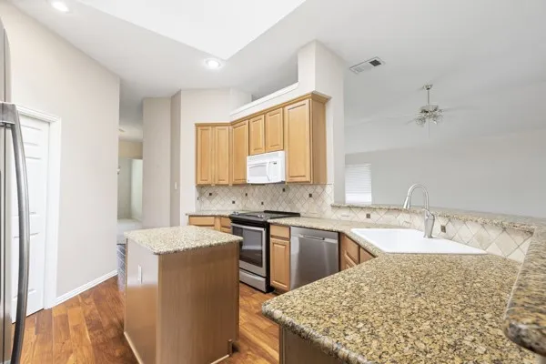 Single Family Residence For Sale in Rockwall County , 2540 Wagonwheel Drive, Rockwall, Texas 75032, 4 Bedroom, 2 Bathroom, 2 Garage spaces, 2,179 Sqft, built in 2001, mls#21278261, Real Estate Agent in Rockwall, Homes For Sale in Rockwall county, Homes For Sale in Rockwall, Realtor in Rockwall Texas, Real Estate Brokerage Independent Realty Texas, Luminita Cordes Realtor