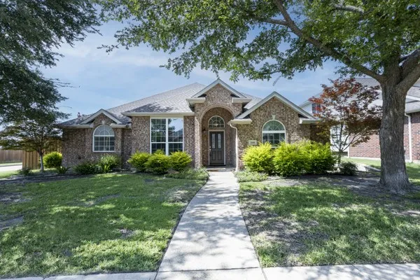 Single Family Residence For Sale in Rockwall County , 2540 Wagonwheel Drive, Rockwall, Texas 75032, 4 Bedroom, 2 Bathroom, 2 Garage spaces, 2,179 Sqft, built in 2001, mls#21278261, Real Estate Agent in Rockwall, Homes For Sale in Rockwall county, Homes For Sale in Rockwall, Realtor in Rockwall Texas, Real Estate Brokerage Independent Realty Texas, Luminita Cordes Realtor