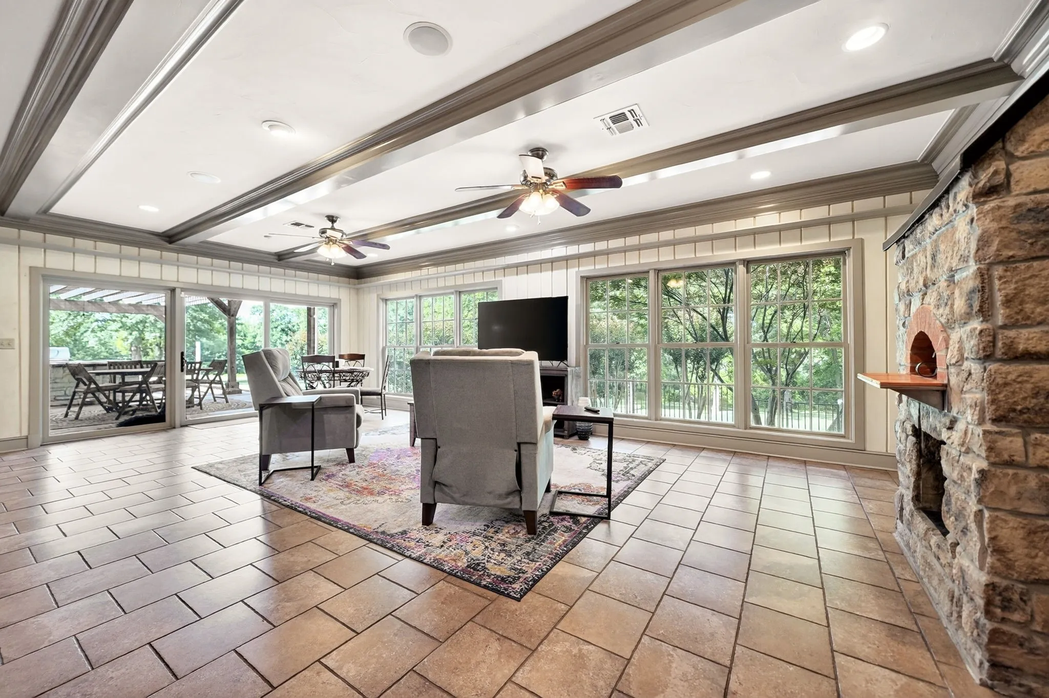Single Family Residence For Sale in Henderson County , 1901 Rose Point, Athens, Texas 75752, 4 Bedroom, 4 Bathroom, 3 Garage spaces, 5,920 Sqft, built in 2006, mls#21256244, Real Estate Agent in Athens, Homes For Sale in Henderson county, Homes For Sale in Athens, Realtor in Athens Texas, Real Estate Brokerage Independent Realty Texas, Luminita Cordes Realtor