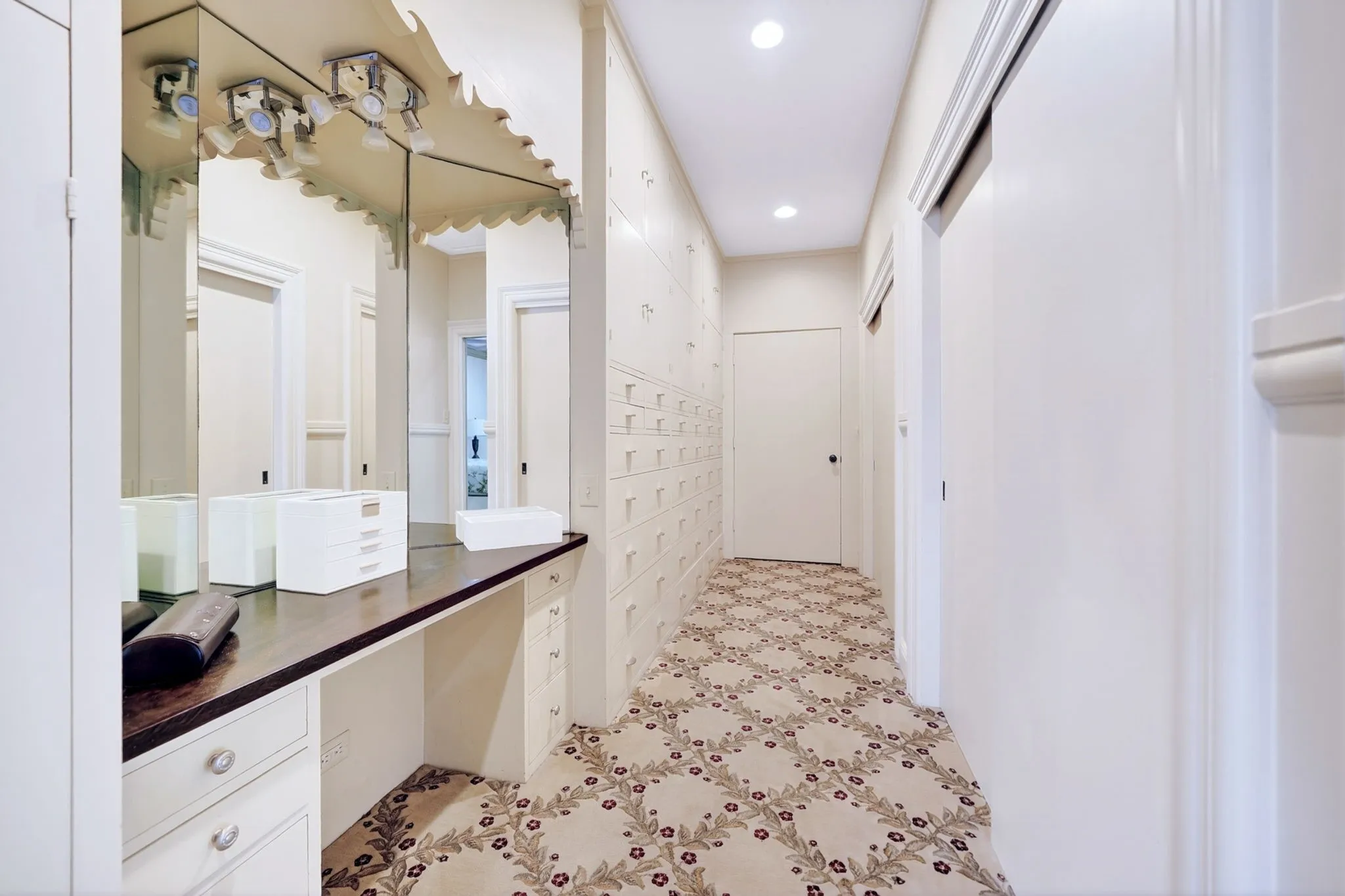Single Family Residence For Sale in Henderson County , 1901 Rose Point, Athens, Texas 75752, 4 Bedroom, 4 Bathroom, 3 Garage spaces, 5,920 Sqft, built in 2006, mls#21256244, Real Estate Agent in Athens, Homes For Sale in Henderson county, Homes For Sale in Athens, Realtor in Athens Texas, Real Estate Brokerage Independent Realty Texas, Luminita Cordes Realtor