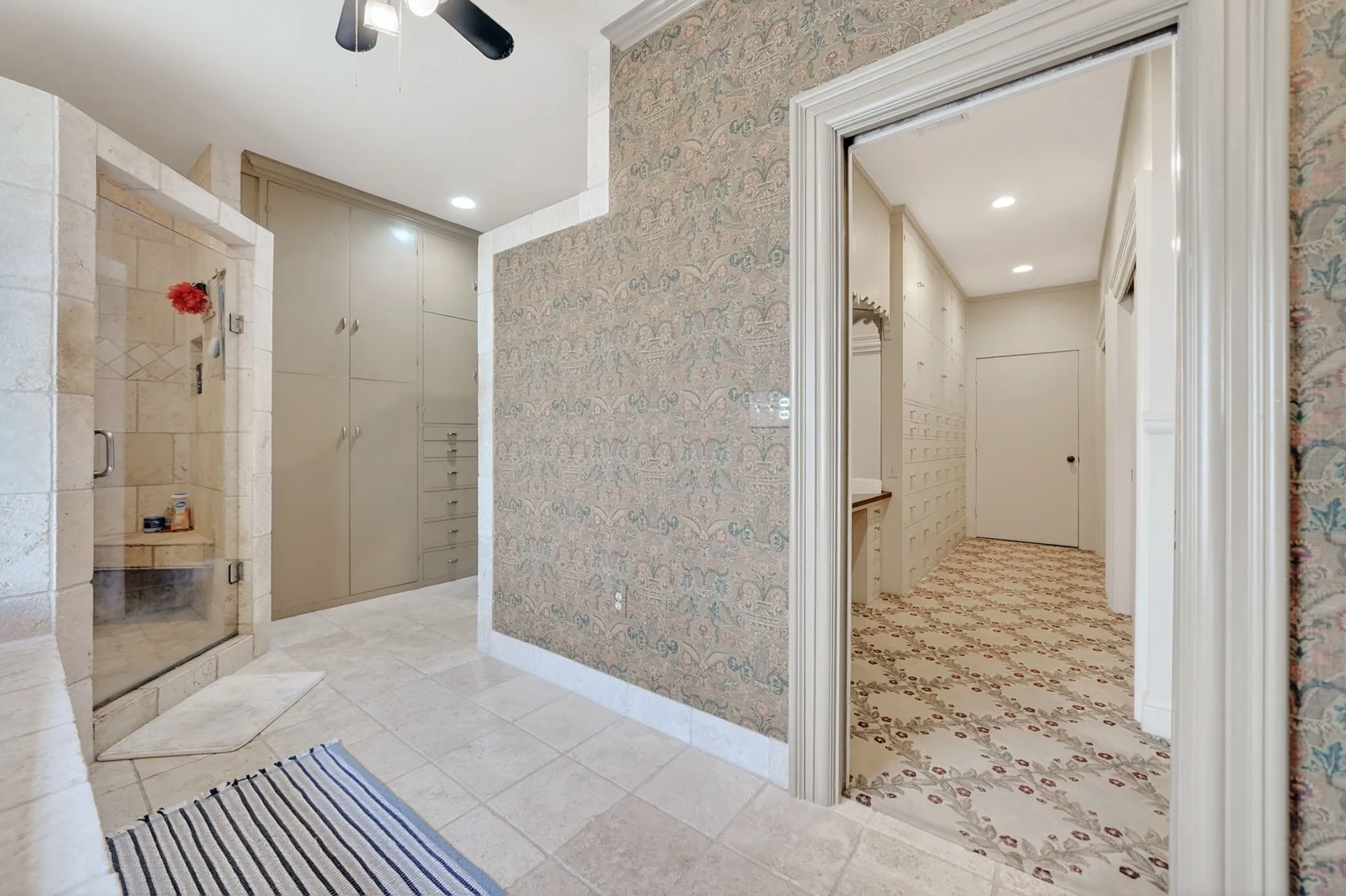 Single Family Residence For Sale in Henderson County , 1901 Rose Point, Athens, Texas 75752, 4 Bedroom, 4 Bathroom, 3 Garage spaces, 5,920 Sqft, built in 2006, mls#21256244, Real Estate Agent in Athens, Homes For Sale in Henderson county, Homes For Sale in Athens, Realtor in Athens Texas, Real Estate Brokerage Independent Realty Texas, Luminita Cordes Realtor