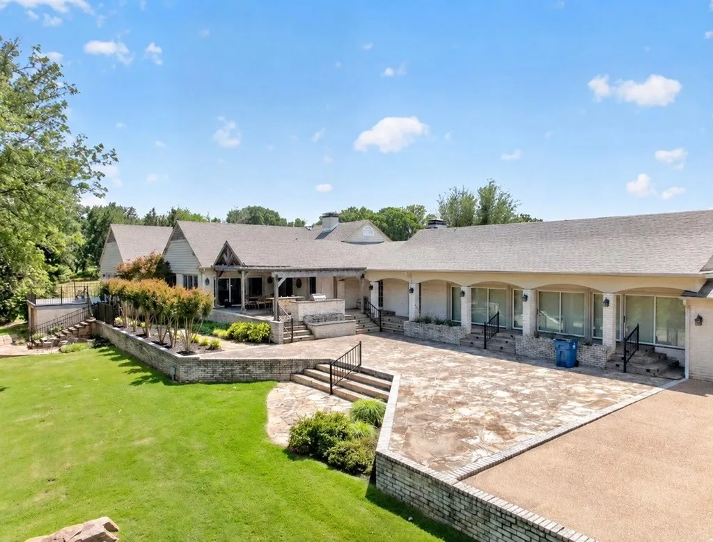 Single Family Residence For Sale in Henderson County , 1901 Rose Point, Athens, Texas 75752, 4 Bedroom, 4 Bathroom, 3 Garage spaces, 5,920 Sqft, built in 2006, mls#21256244, Real Estate Agent in Athens, Homes For Sale in Henderson county, Homes For Sale in Athens, Realtor in Athens Texas, Real Estate Brokerage Independent Realty Texas, Luminita Cordes Realtor
