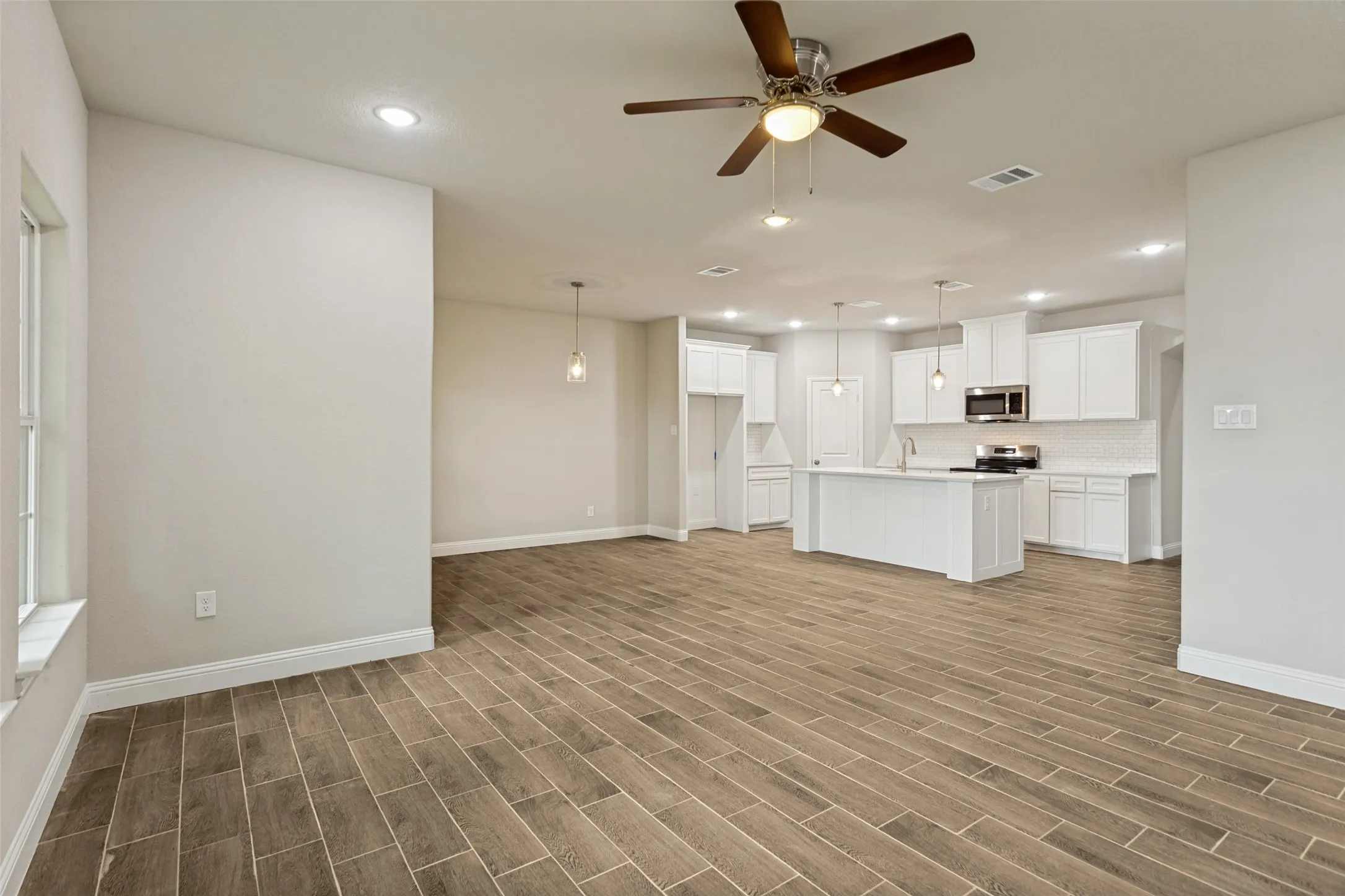 Single Family Residence For Rent in Tarrant County , 5520 Goodman Avenue, Fort Worth, Texas 76107, 4 Bedroom, 2 Bathroom, 2 Garage spaces, 1,810 Sqft, built in 2023, mls#21278287, Real Estate Agent in Fort Worth, Homes For Rent in Tarrant county, Homes For Rent in Fort Worth, Realtor in Fort Worth Texas, Real Estate Brokerage Independent Realty Texas, Luminita Cordes Realtor