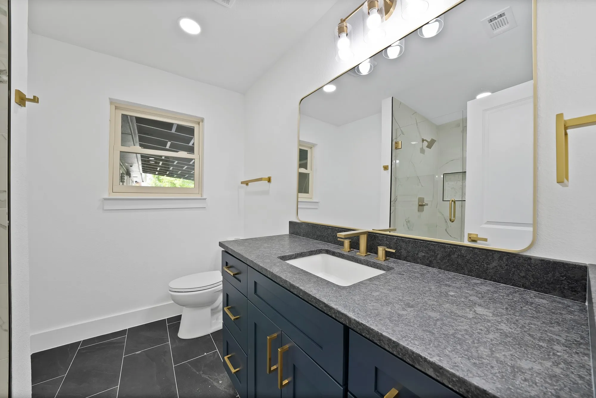 Single Family Residence For Sale in Tarrant County , 5617 Wharton Drive, Fort Worth, Texas 76133, 4 Bedroom, 2 Bathroom, 2 Garage spaces, 1,886 Sqft, built in 1959, mls#21277751, Real Estate Agent in Fort Worth, Homes For Sale in Tarrant county, Homes For Sale in Fort Worth, Realtor in Fort Worth Texas, Real Estate Brokerage Independent Realty Texas, Luminita Cordes Realtor