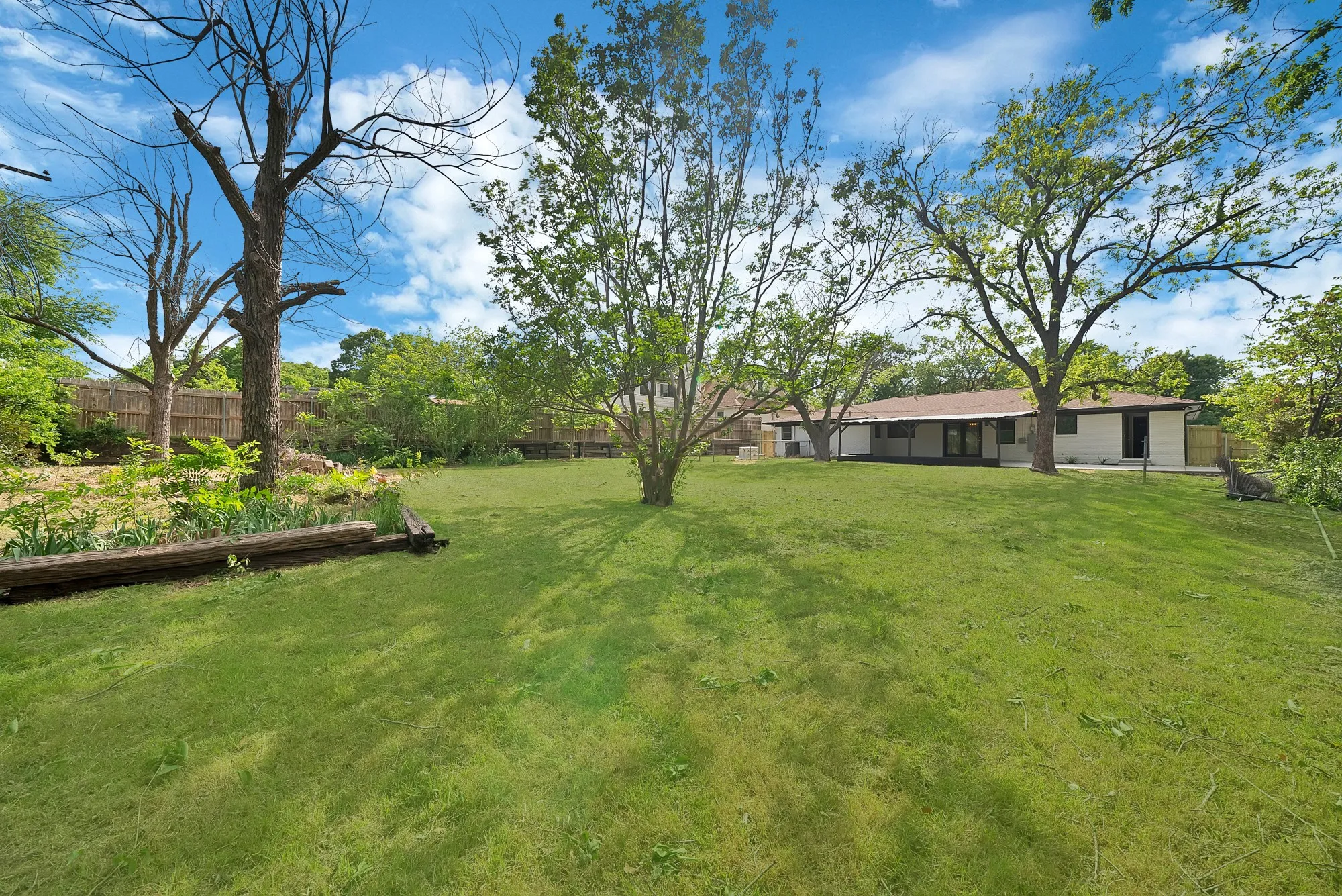 Single Family Residence For Sale in Tarrant County , 5617 Wharton Drive, Fort Worth, Texas 76133, 4 Bedroom, 2 Bathroom, 2 Garage spaces, 1,886 Sqft, built in 1959, mls#21277751, Real Estate Agent in Fort Worth, Homes For Sale in Tarrant county, Homes For Sale in Fort Worth, Realtor in Fort Worth Texas, Real Estate Brokerage Independent Realty Texas, Luminita Cordes Realtor
